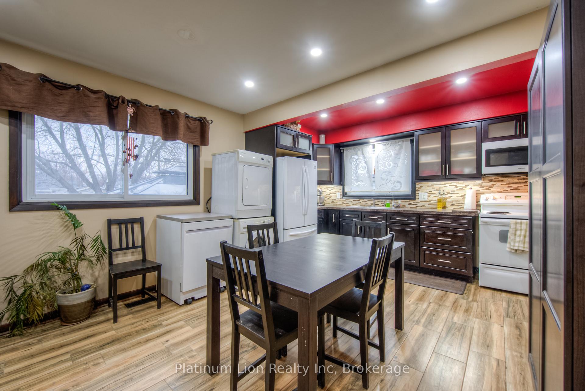 Photo 11 of 22 Battersea Avenue, St. Catharines, Secord Woods — HOMEH