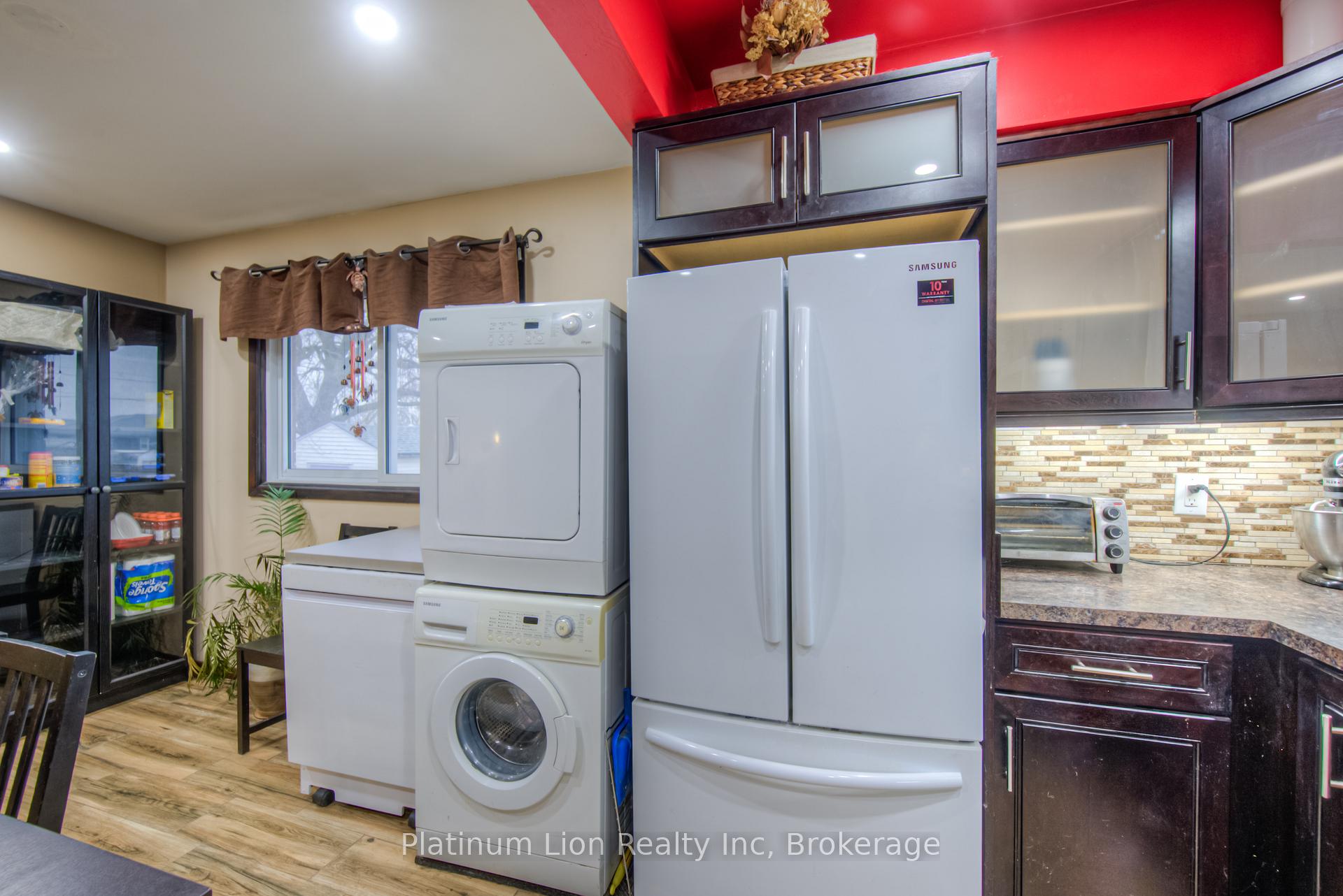 Photo 13 of 22 Battersea Avenue, St. Catharines, Secord Woods — HOMEH