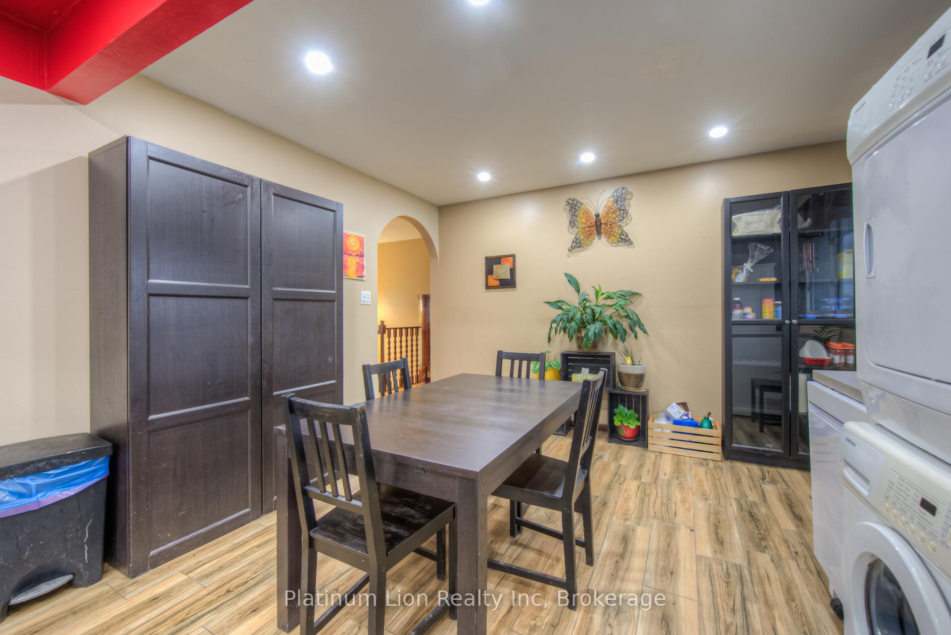 Photo 14 of 22 Battersea Avenue, St. Catharines, Secord Woods — HOMEH