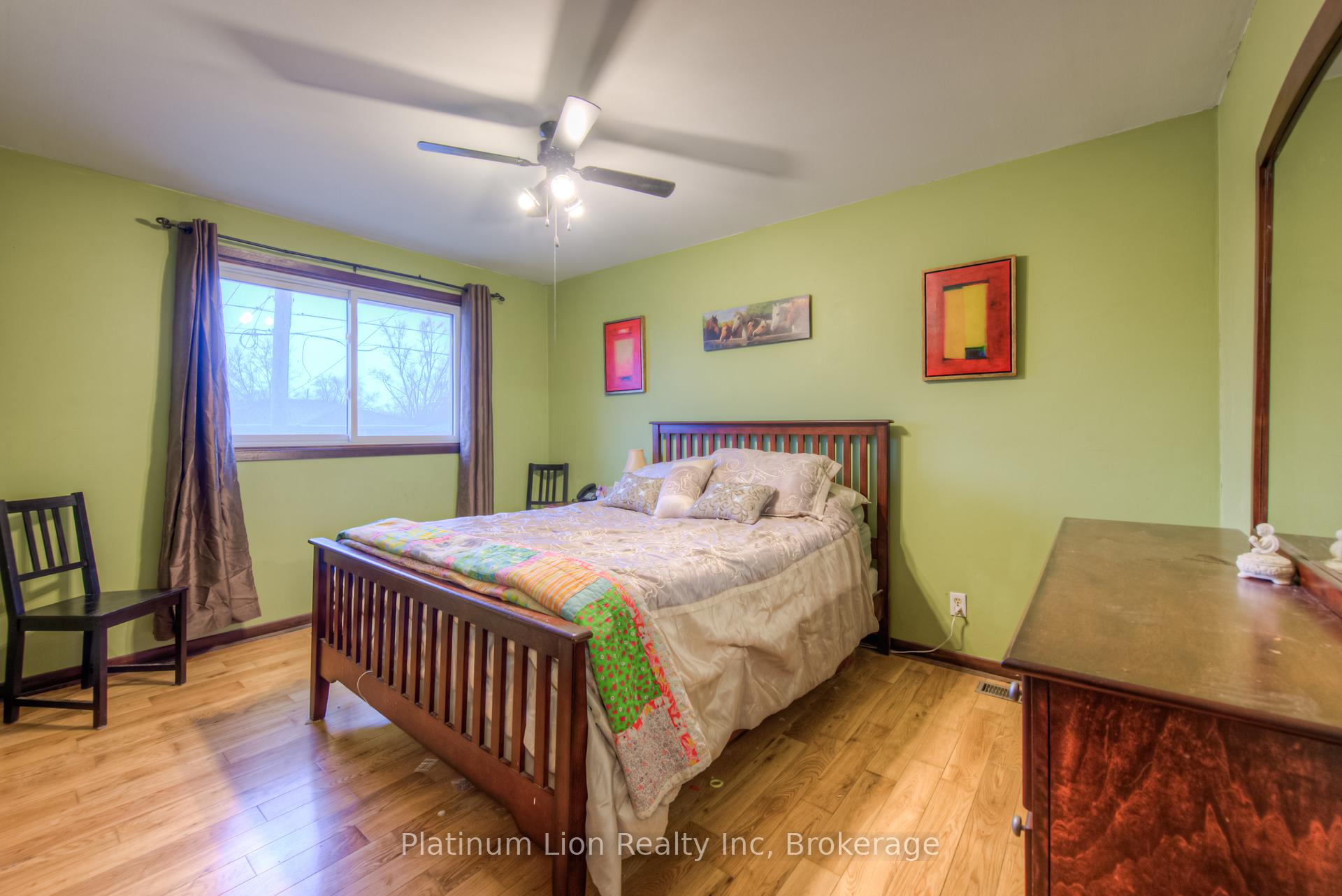 Photo 18 of 22 Battersea Avenue, St. Catharines, Secord Woods — HOMEH