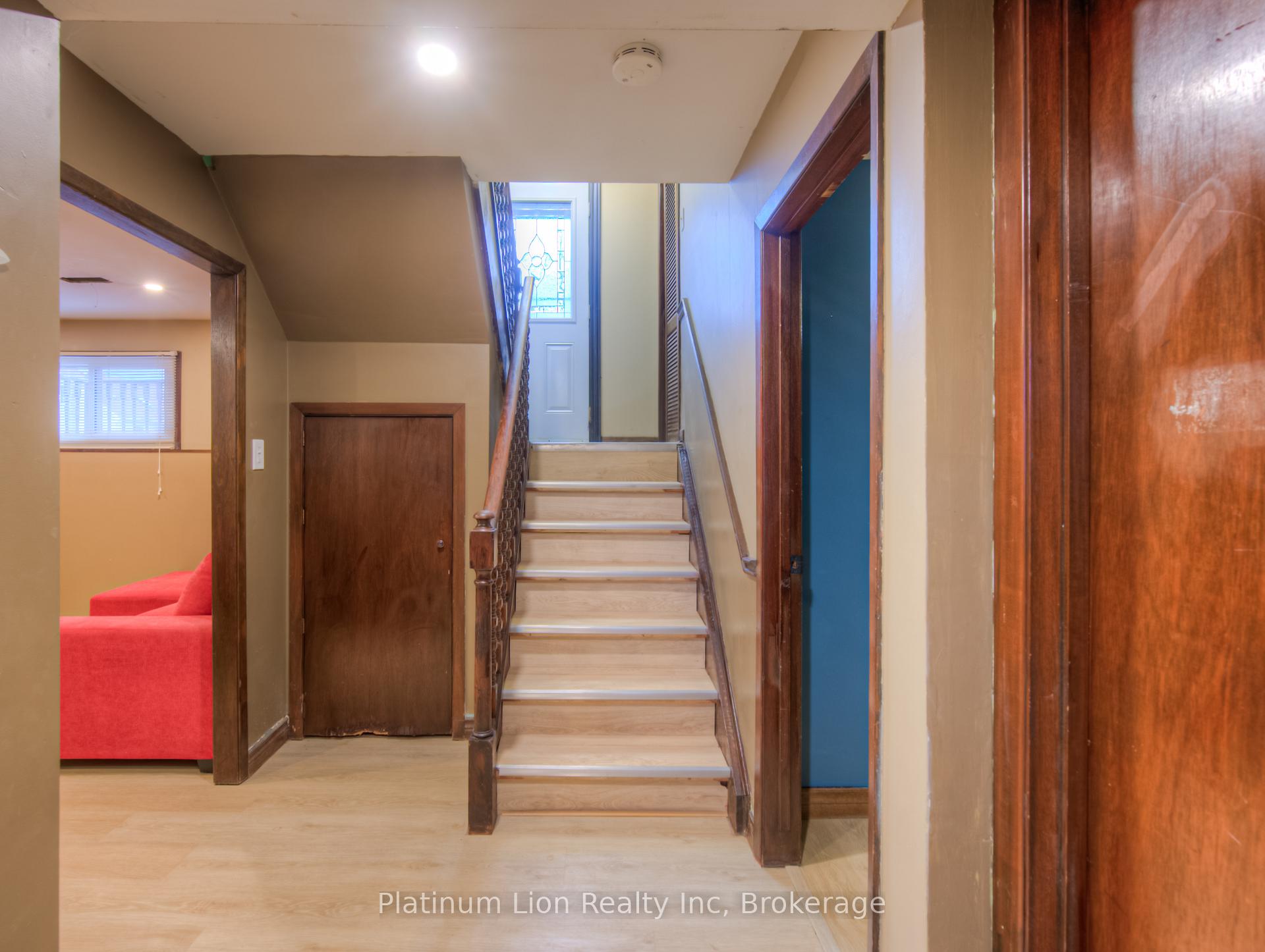 Photo 21 of 22 Battersea Avenue, St. Catharines, Secord Woods — HOMEH