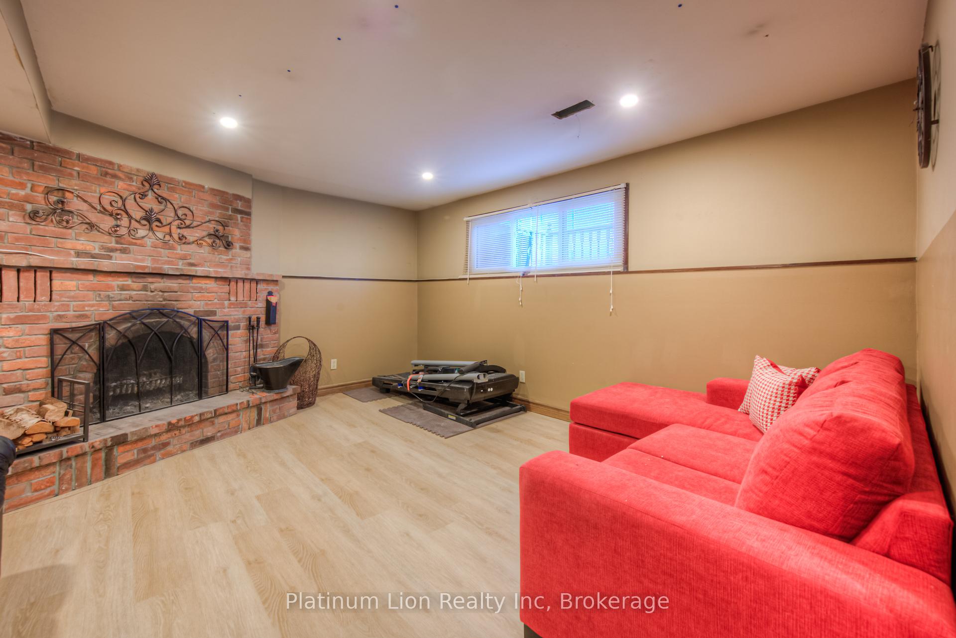 Photo 23 of 22 Battersea Avenue, St. Catharines, Secord Woods — HOMEH