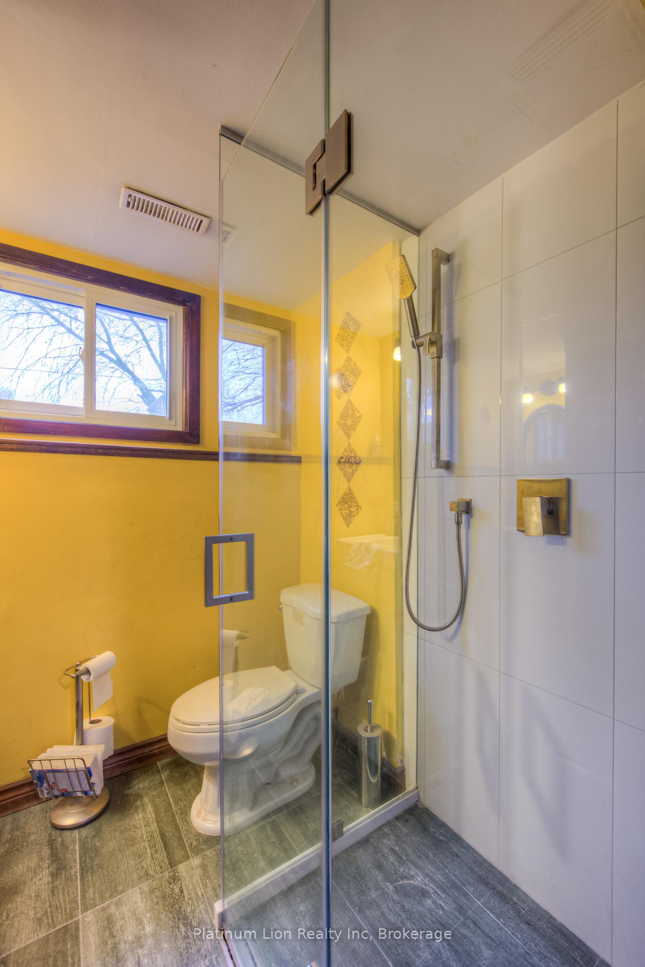 Photo 31 of 22 Battersea Avenue, St. Catharines, Secord Woods — HOMEH