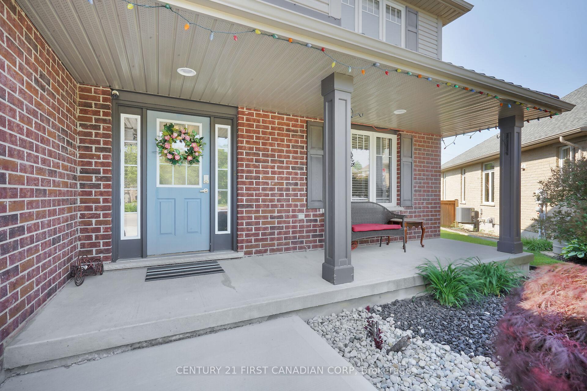 Photo 5 of 12 Hawthorn Court, St. Thomas — HOMEH