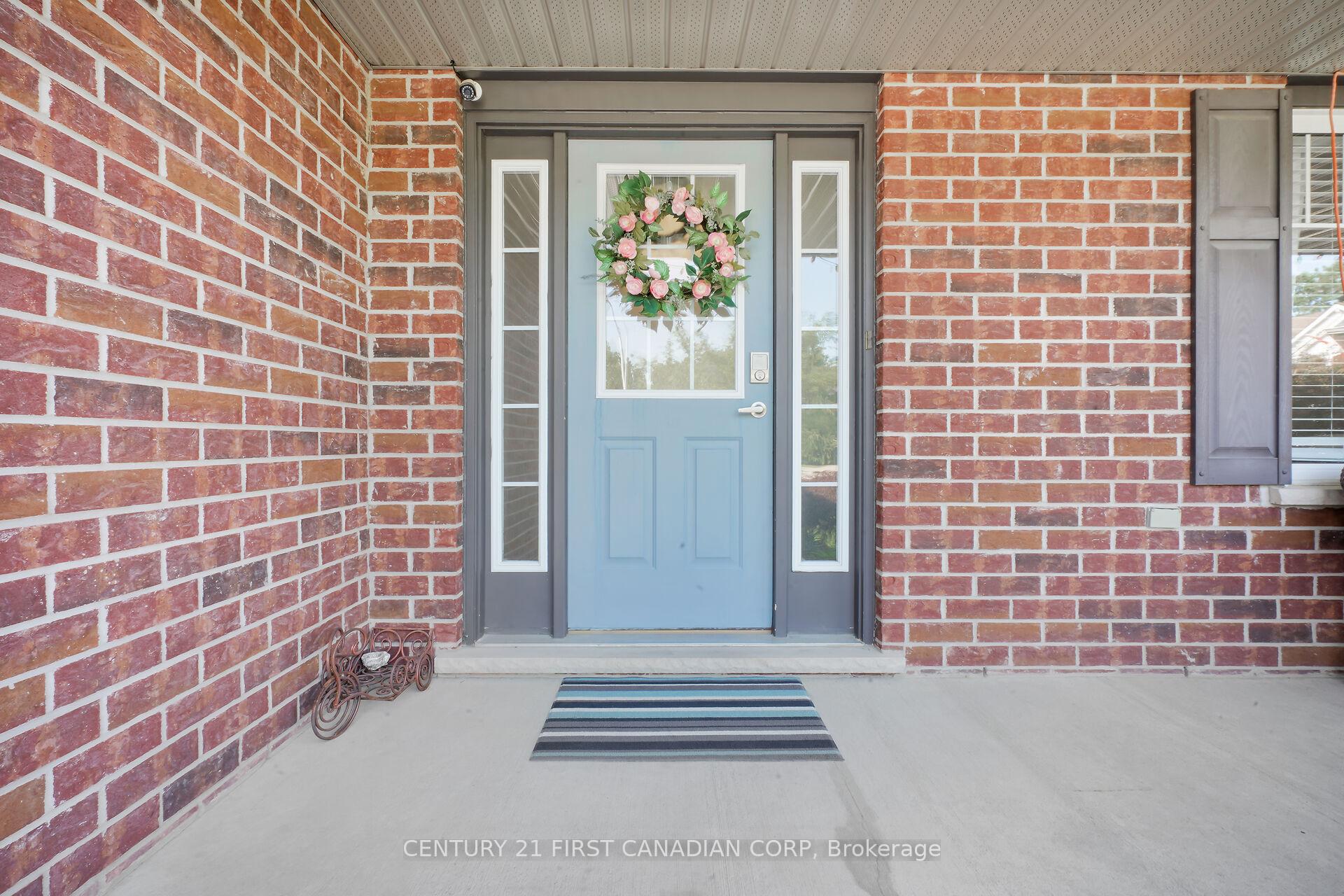 Photo 6 of 12 Hawthorn Court, St. Thomas — HOMEH