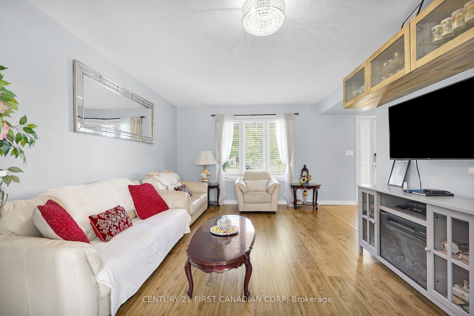 Photo 10 of 12 Hawthorn Court, St. Thomas — HOMEH