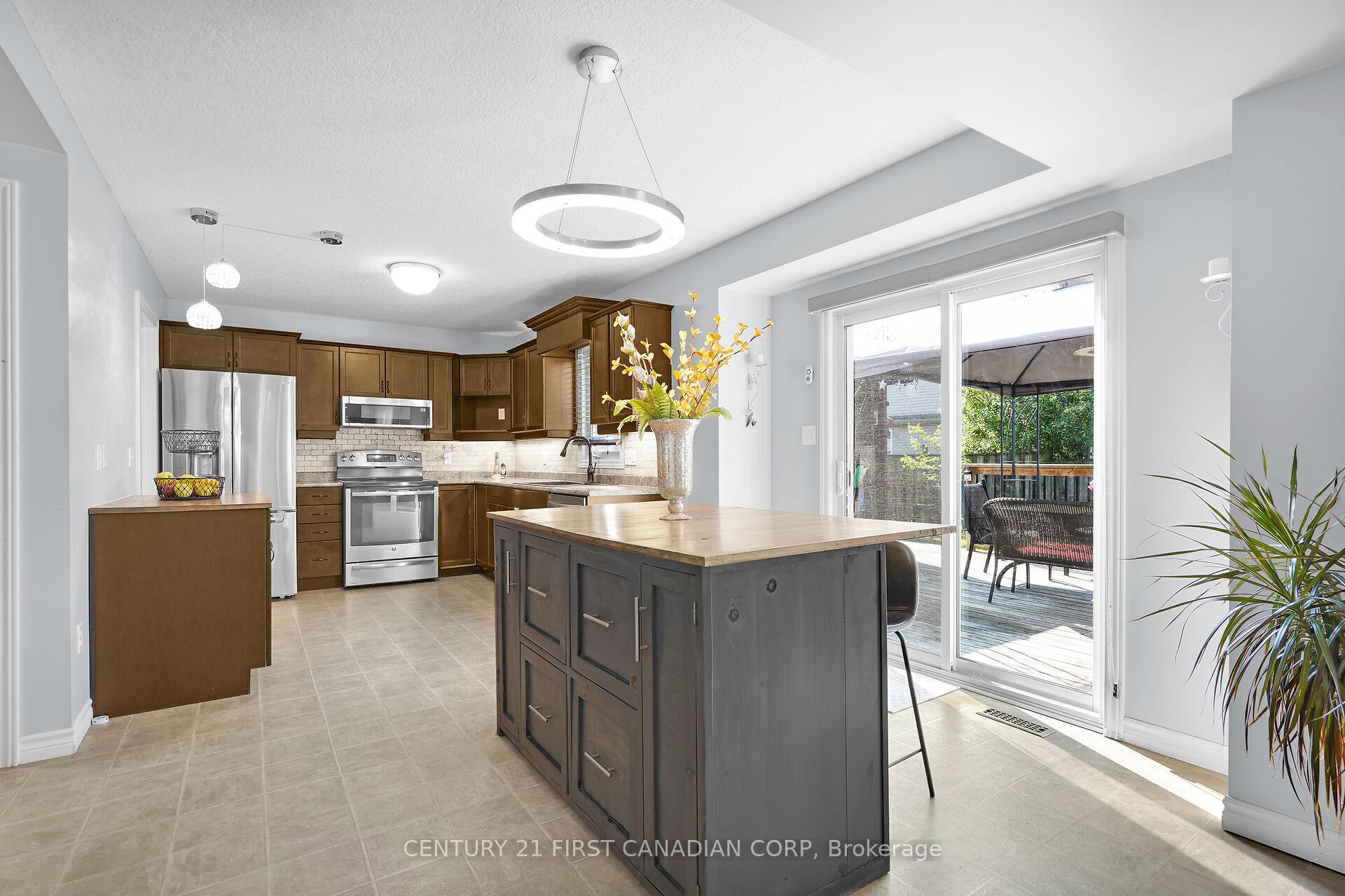 Photo 14 of 12 Hawthorn Court, St. Thomas — HOMEH