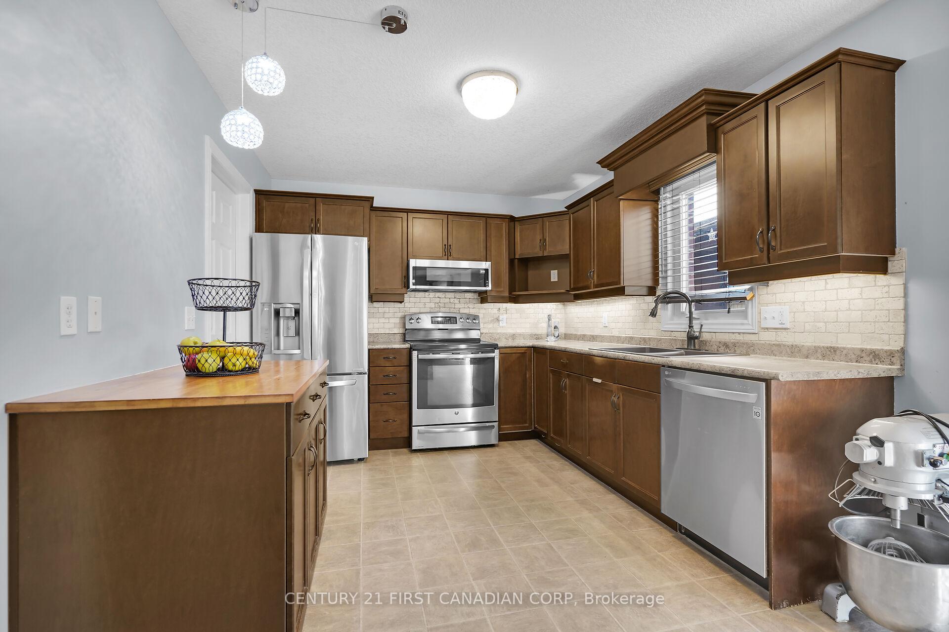 Photo 16 of 12 Hawthorn Court, St. Thomas — HOMEH