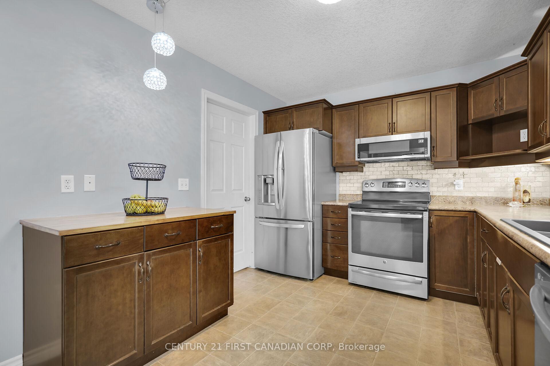 Photo 18 of 12 Hawthorn Court, St. Thomas — HOMEH
