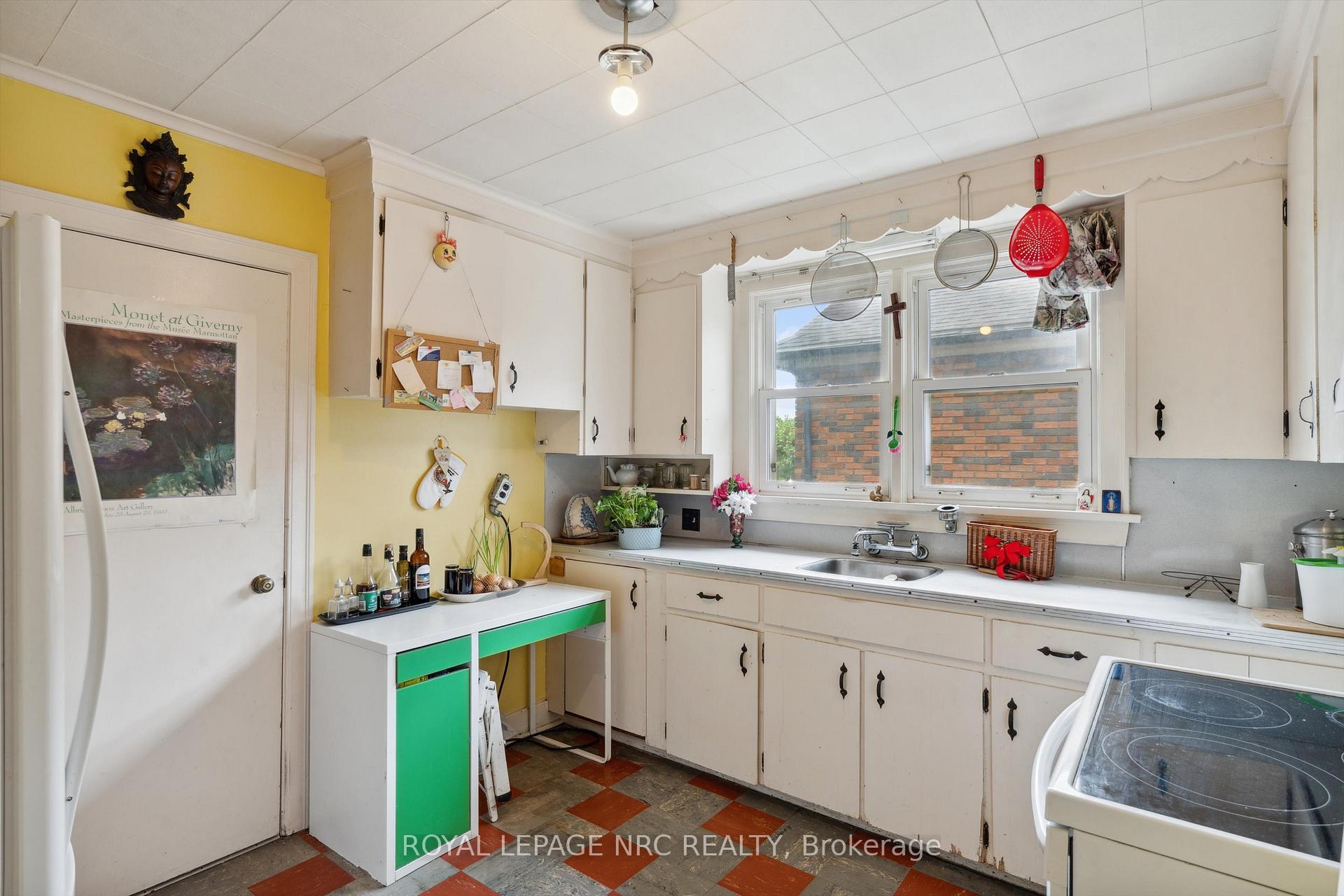 Photo 10 of 160 Highland Avenue, St. Catharines, Old Glenridge — HOMEH