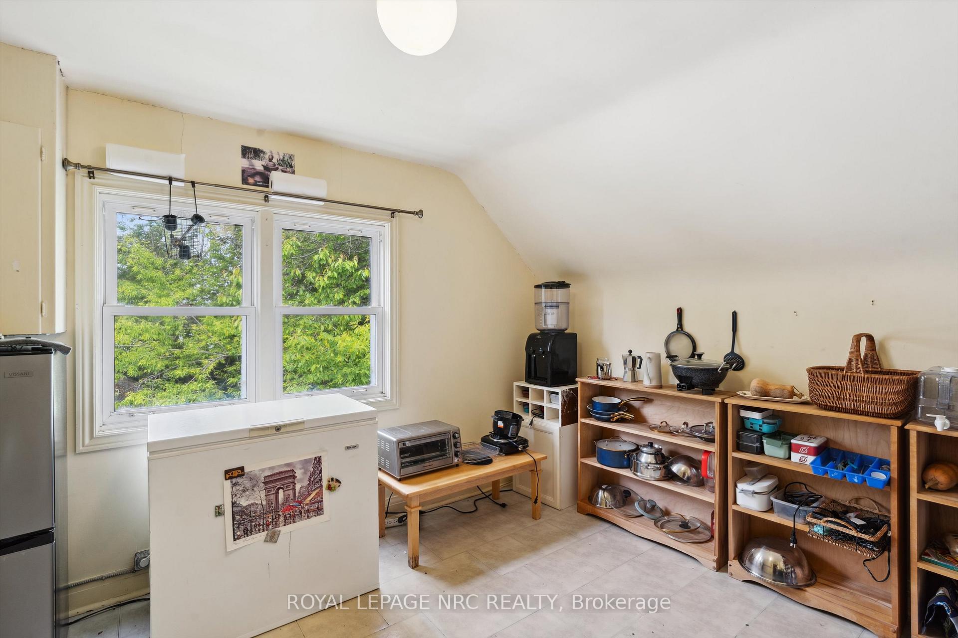 Photo 13 of 160 Highland Avenue, St. Catharines, Old Glenridge — HOMEH