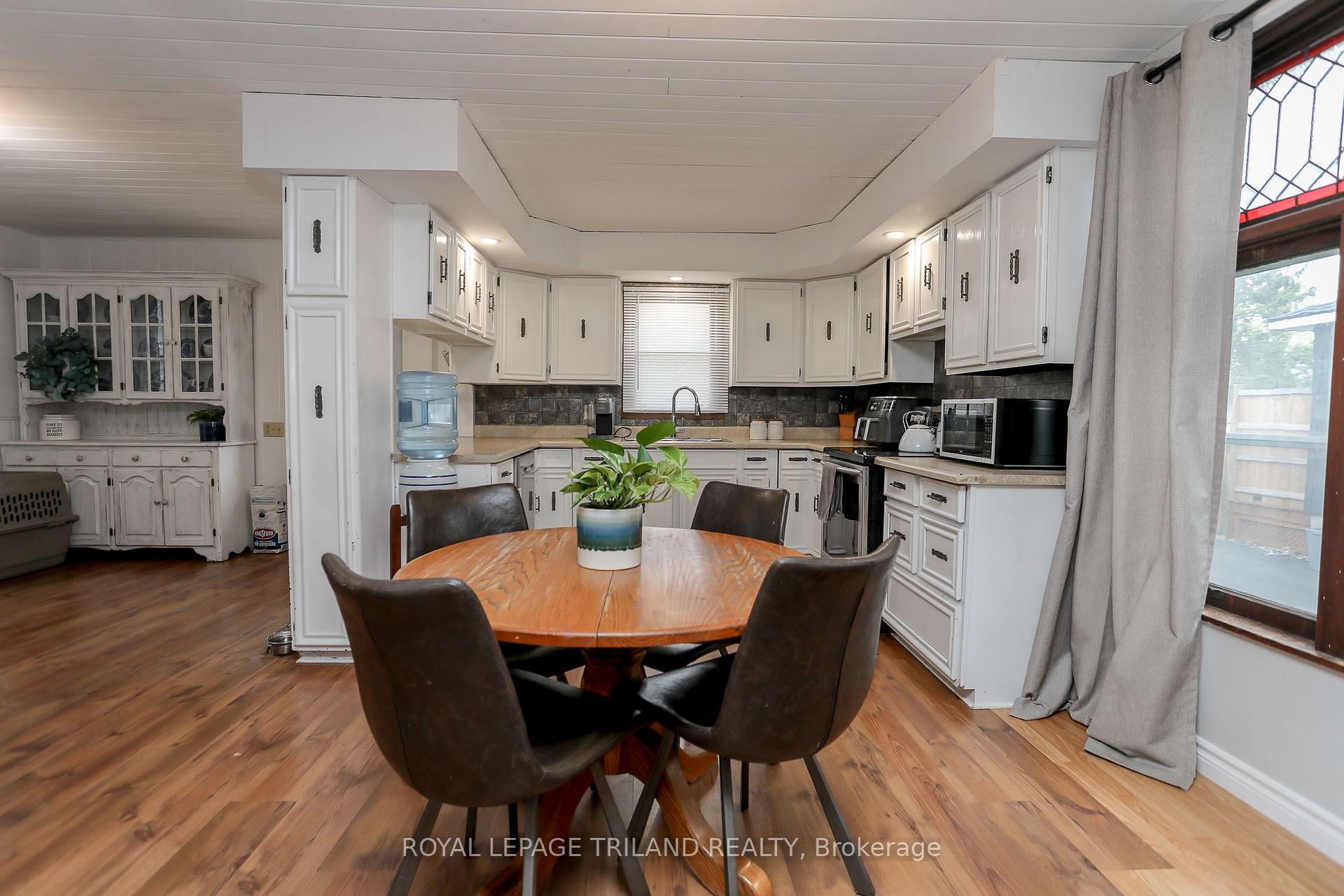 Photo 3 of 16 Maple Street, St. Thomas — HOMEH