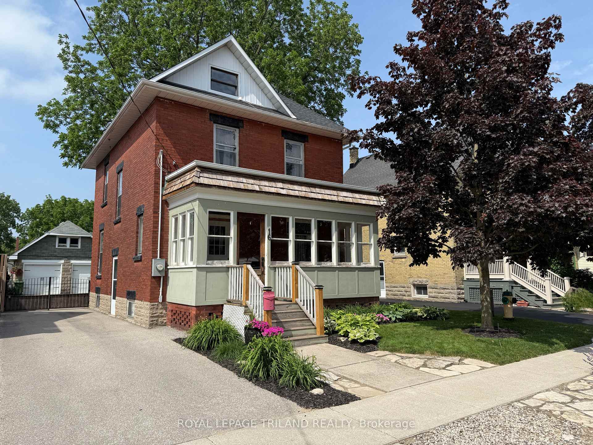 Photo 4 of 16 Maple Street, St. Thomas — HOMEH