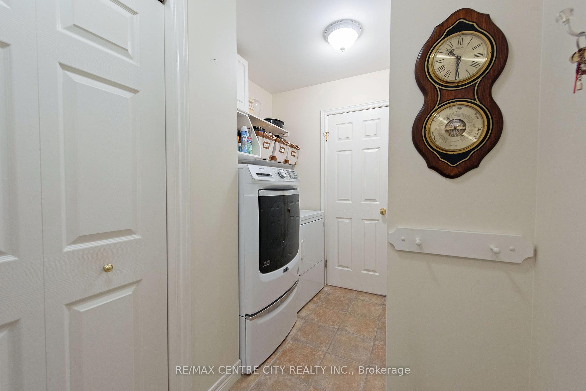 Photo 7 of 568 Wellington Street, St. Thomas — HOMEH