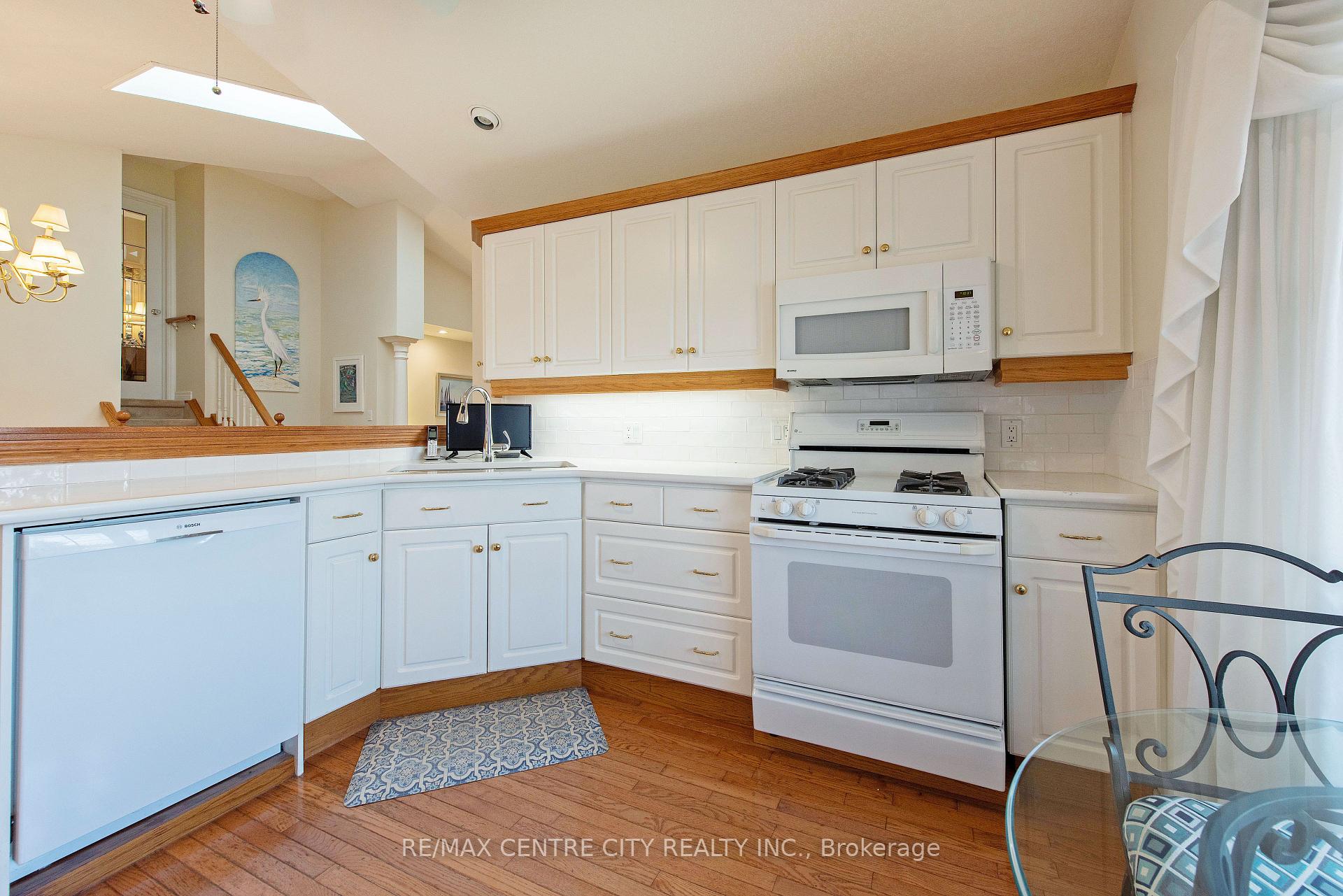Photo 13 of 568 Wellington Street, St. Thomas — HOMEH