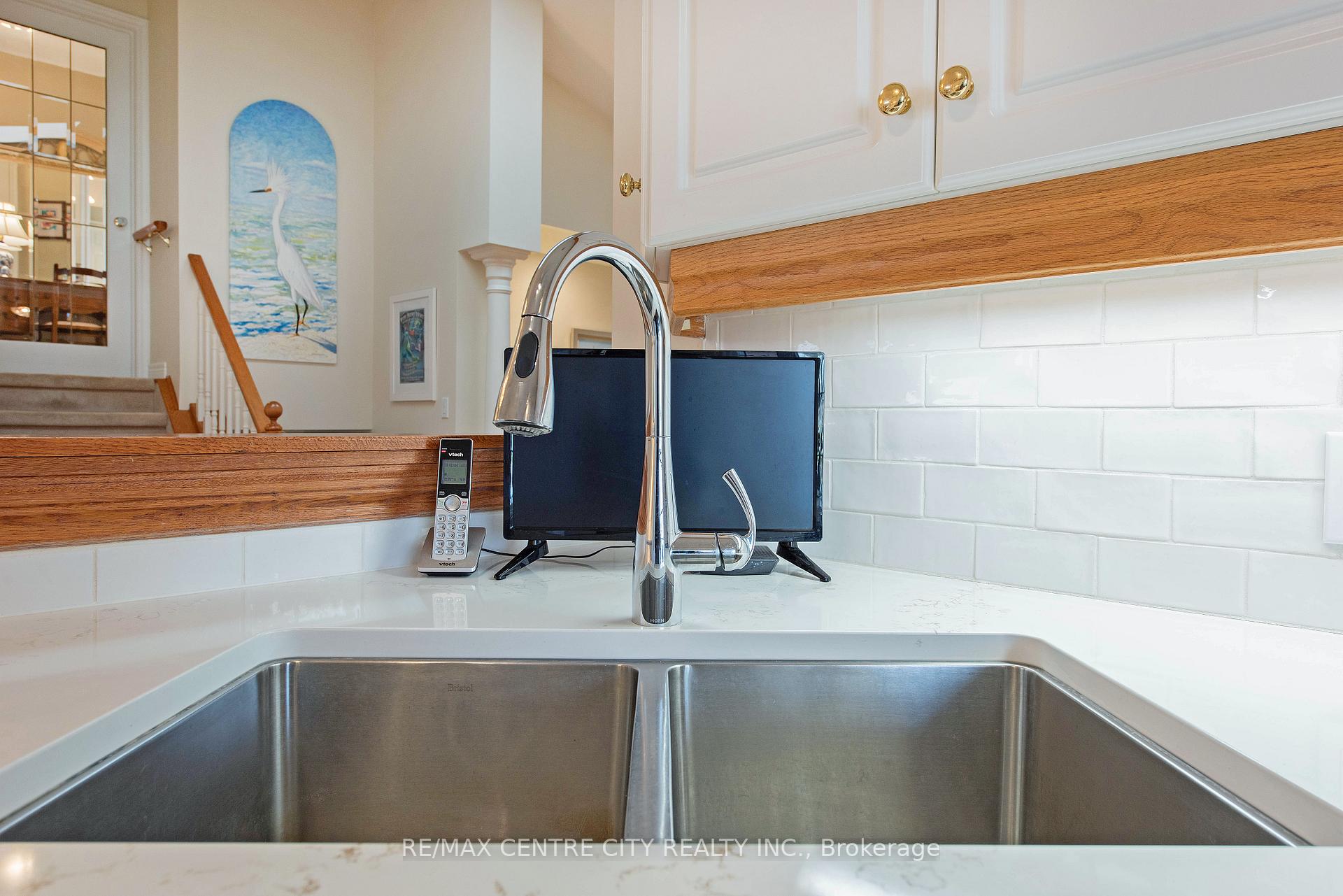 Photo 14 of 568 Wellington Street, St. Thomas — HOMEH