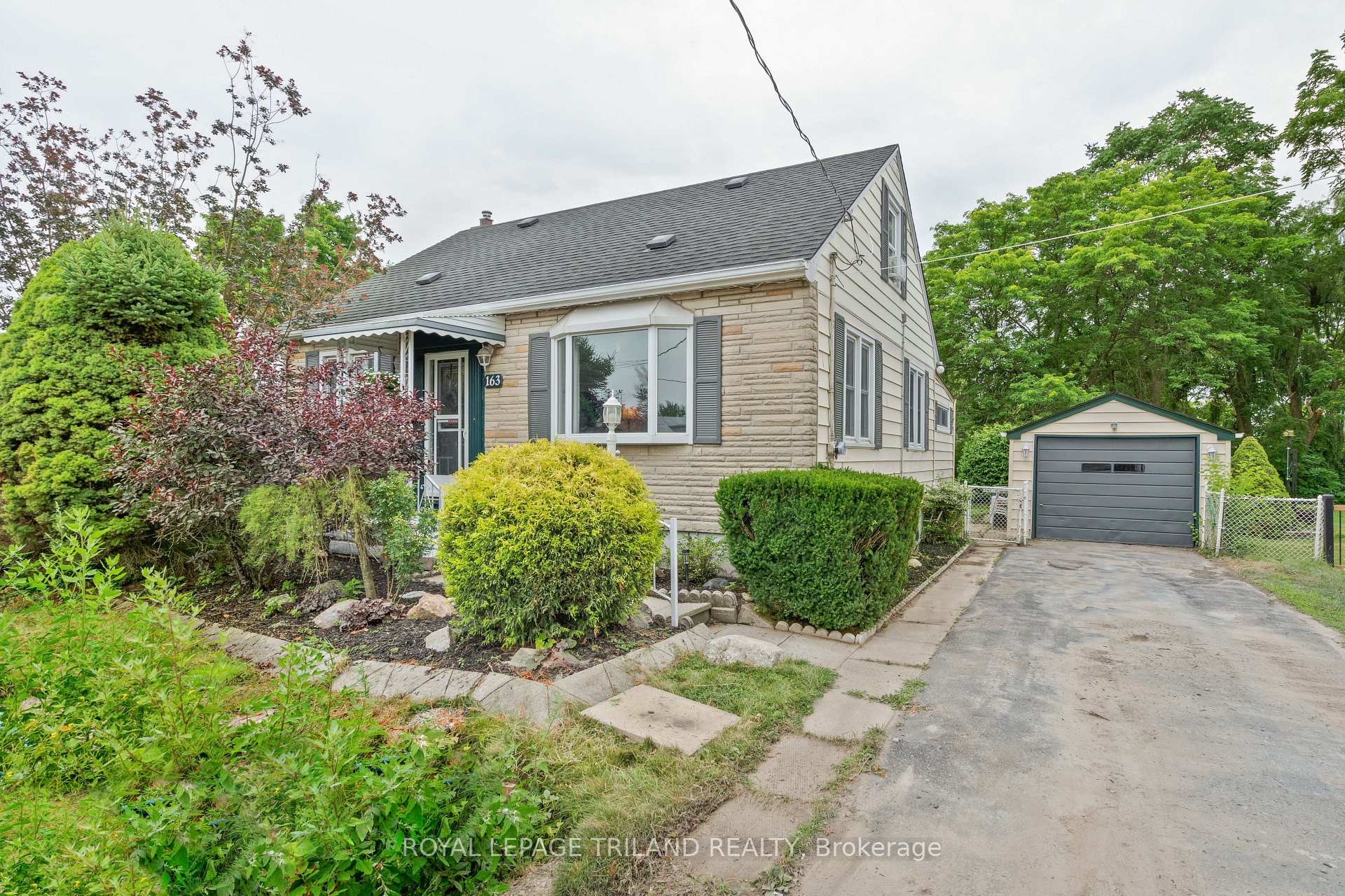 Photo 2 of 163 Chestnut Street, St. Thomas — HOMEH