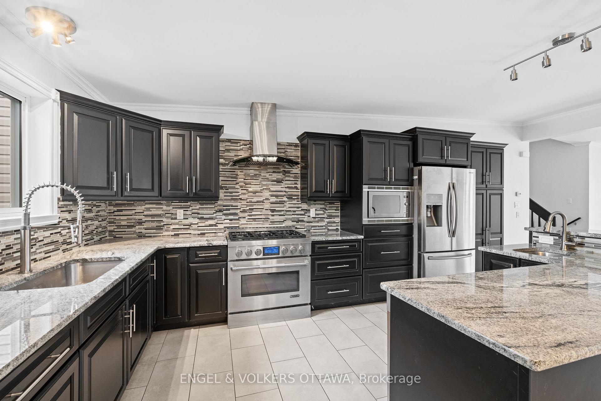 Photo 5 of 130 Lloydalex Crescent, Ottawa, Stittsville (North) — HOMEH