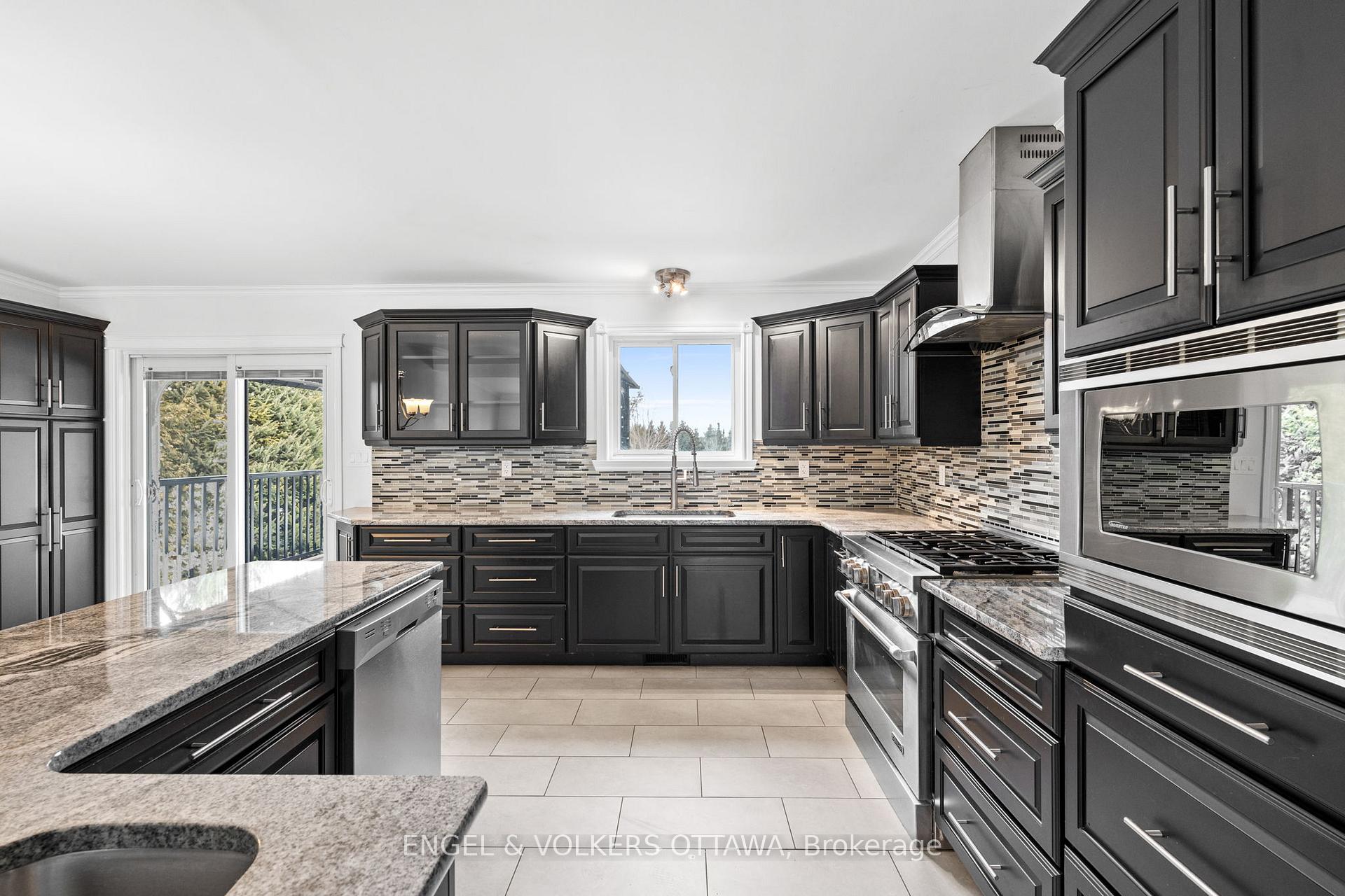 Photo 6 of 130 Lloydalex Crescent, Ottawa, Stittsville (North) — HOMEH
