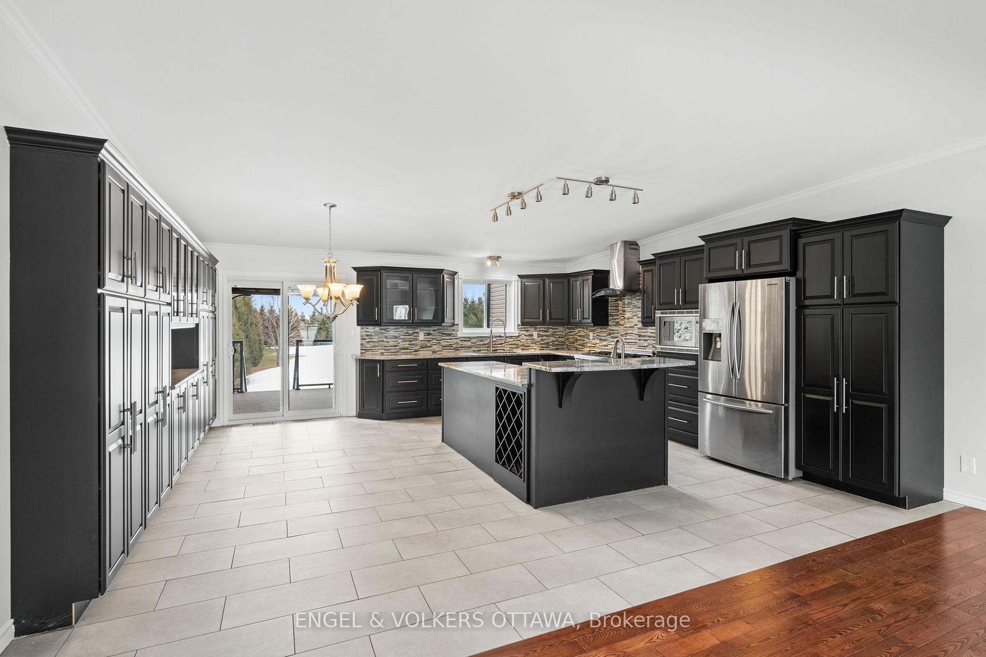 Photo 7 of 130 Lloydalex Crescent, Ottawa, Stittsville (North) — HOMEH