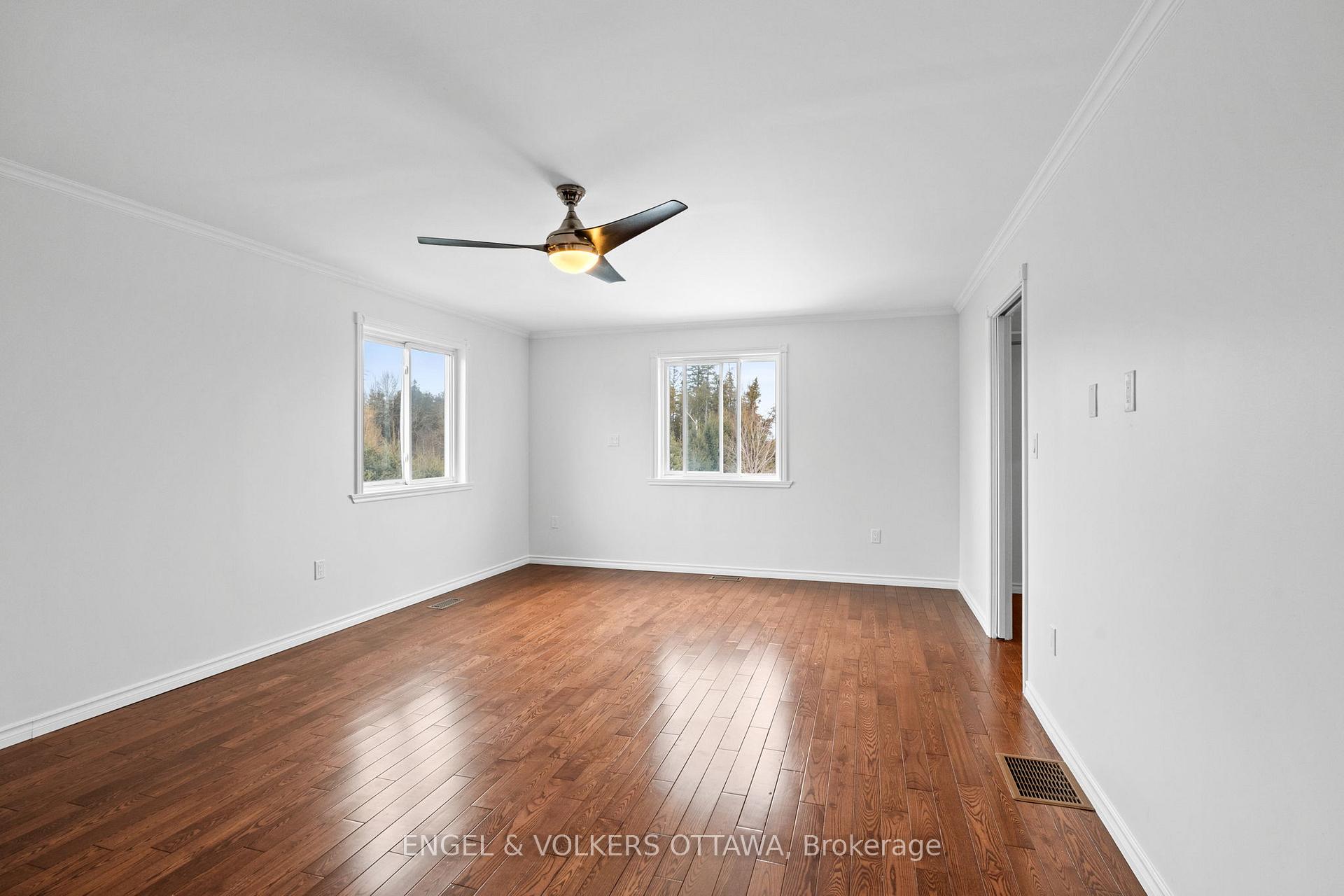Photo 8 of 130 Lloydalex Crescent, Ottawa, Stittsville (North) — HOMEH