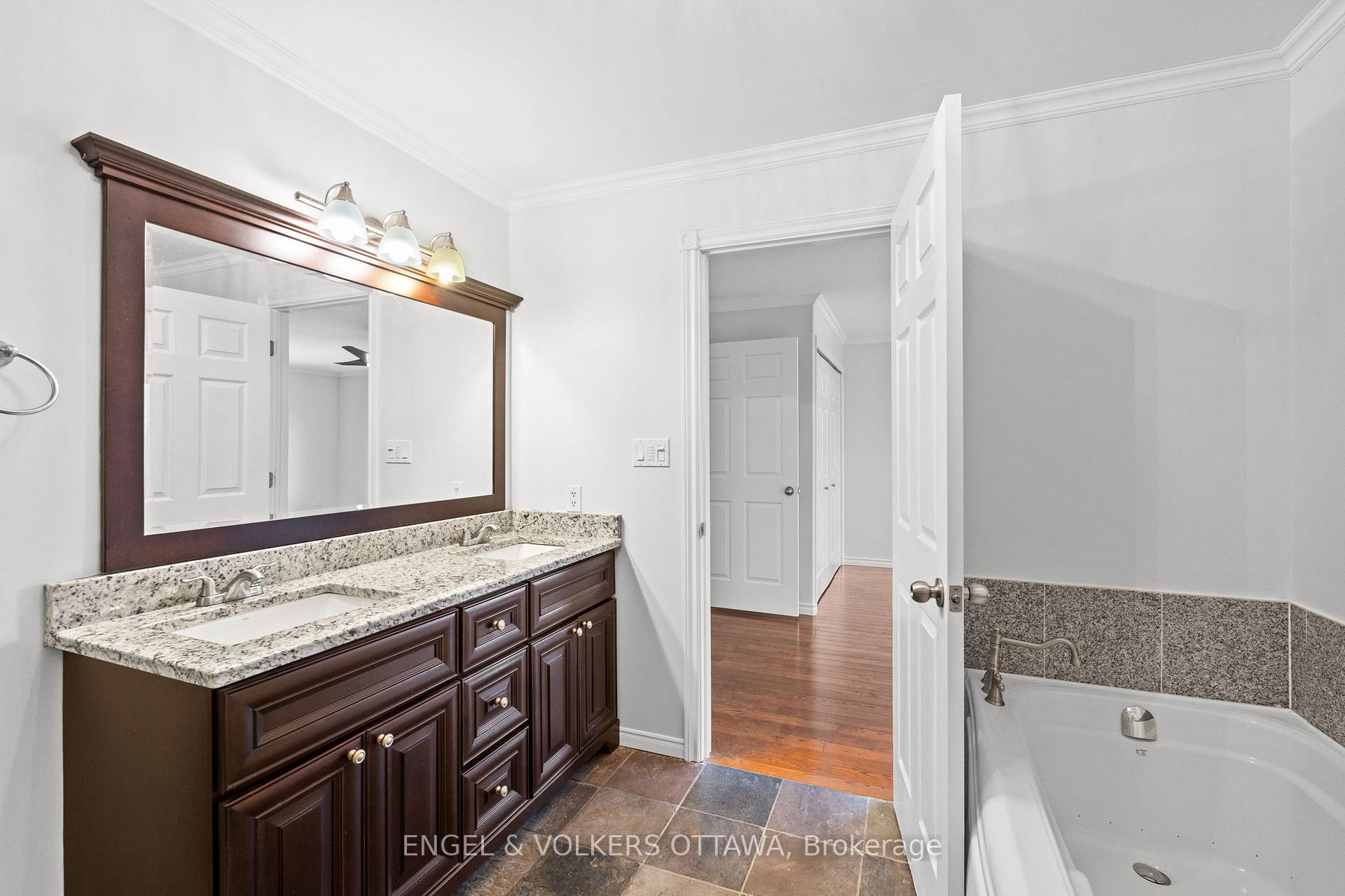 Photo 11 of 130 Lloydalex Crescent, Ottawa, Stittsville (North) — HOMEH