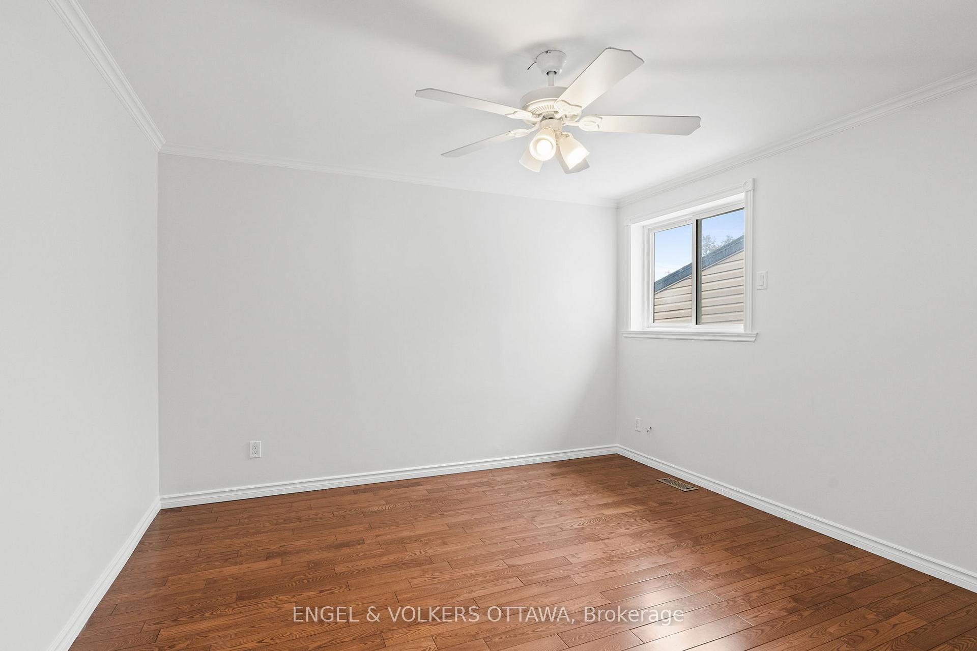 Photo 12 of 130 Lloydalex Crescent, Ottawa, Stittsville (North) — HOMEH