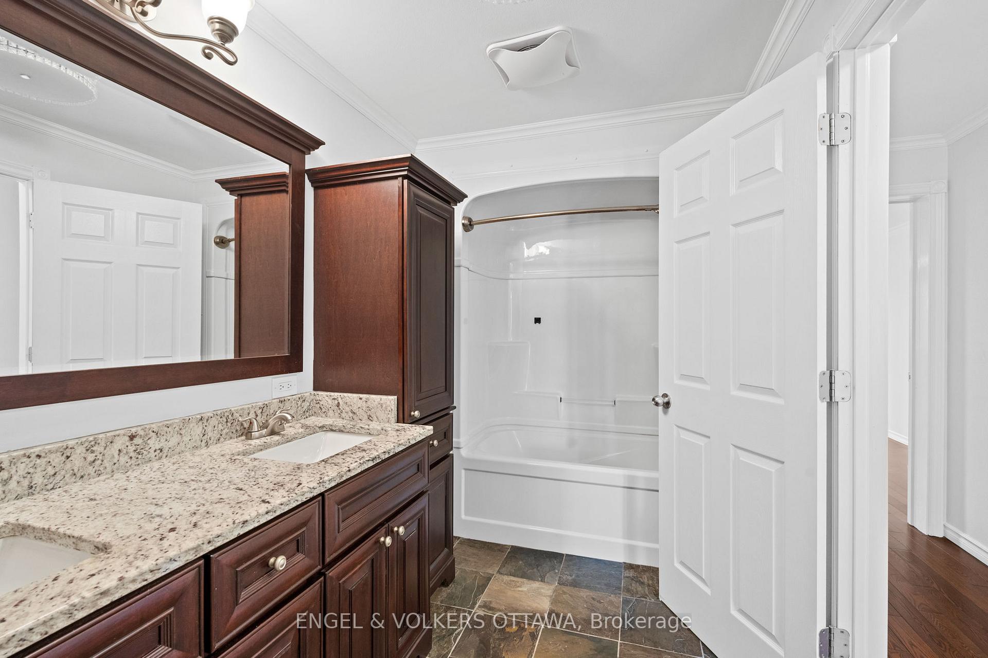 Photo 14 of 130 Lloydalex Crescent, Ottawa, Stittsville (North) — HOMEH