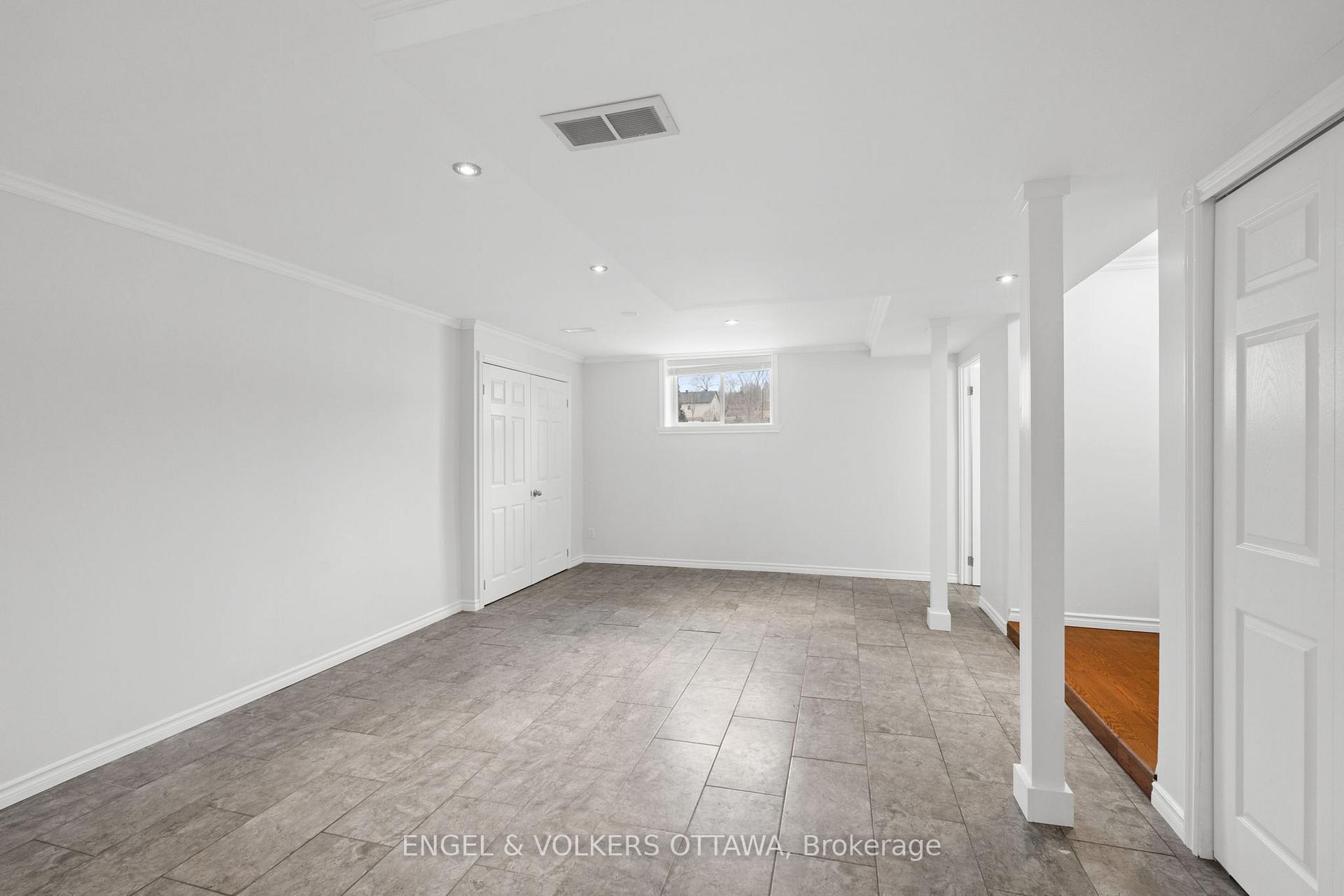 Photo 20 of 130 Lloydalex Crescent, Ottawa, Stittsville (North) — HOMEH
