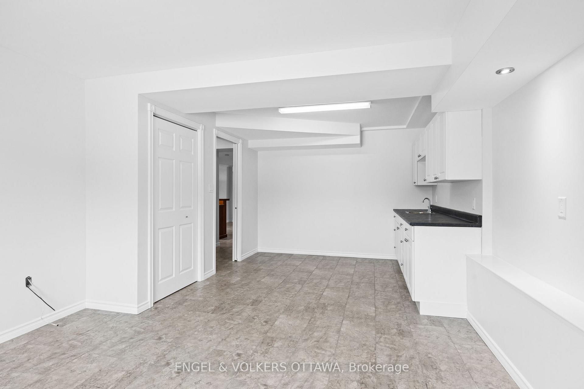 Photo 24 of 130 Lloydalex Crescent, Ottawa, Stittsville (North) — HOMEH