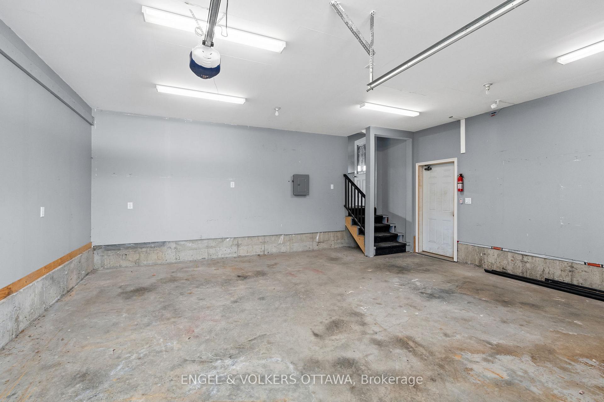 Photo 27 of 130 Lloydalex Crescent, Ottawa, Stittsville (North) — HOMEH