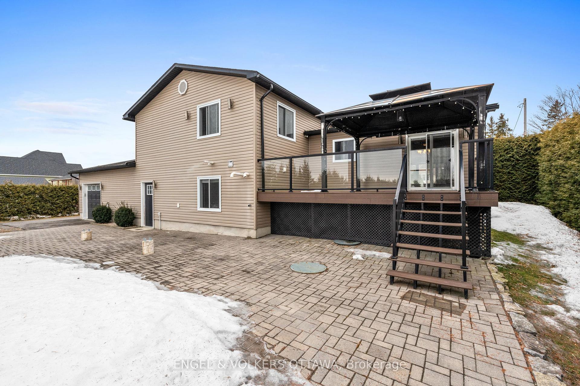 Photo 32 of 130 Lloydalex Crescent, Ottawa, Stittsville (North) — HOMEH