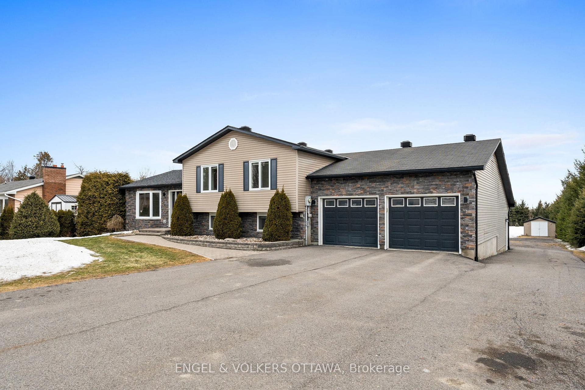 Photo 37 of 130 Lloydalex Crescent, Ottawa, Stittsville (North) — HOMEH