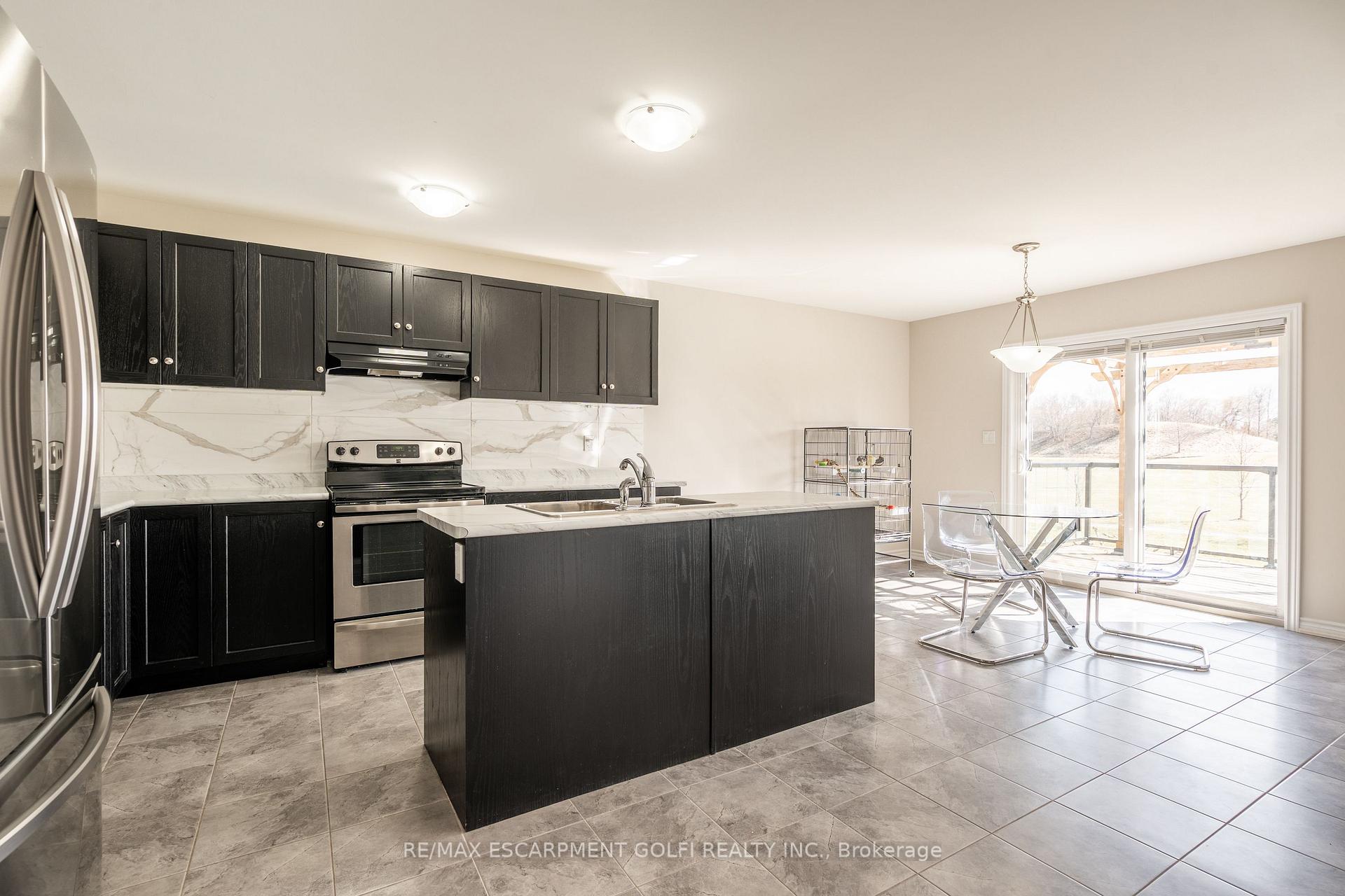 Photo 10 of Unit 21, 77 Avery Crescent, St. Catharines, Oakdale — HOMEH