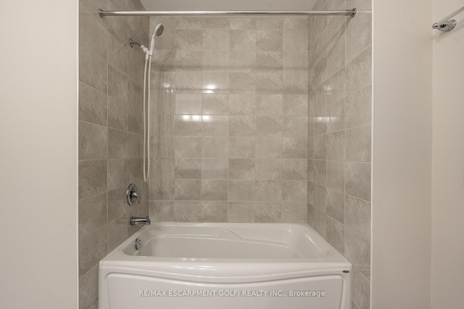 Photo 20 of Unit 21, 77 Avery Crescent, St. Catharines, Oakdale — HOMEH
