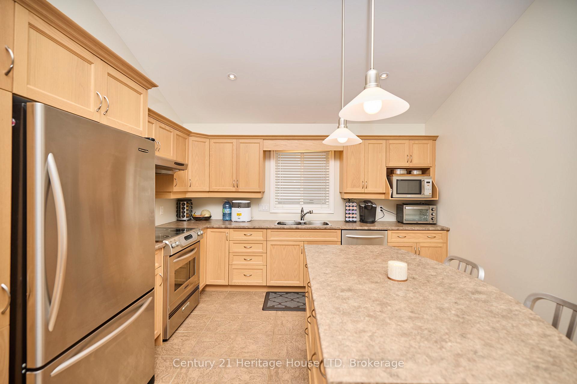 Photo 9 of 8 Arlene Street, St. Catharines, Rykert/Vansickle — HOMEH