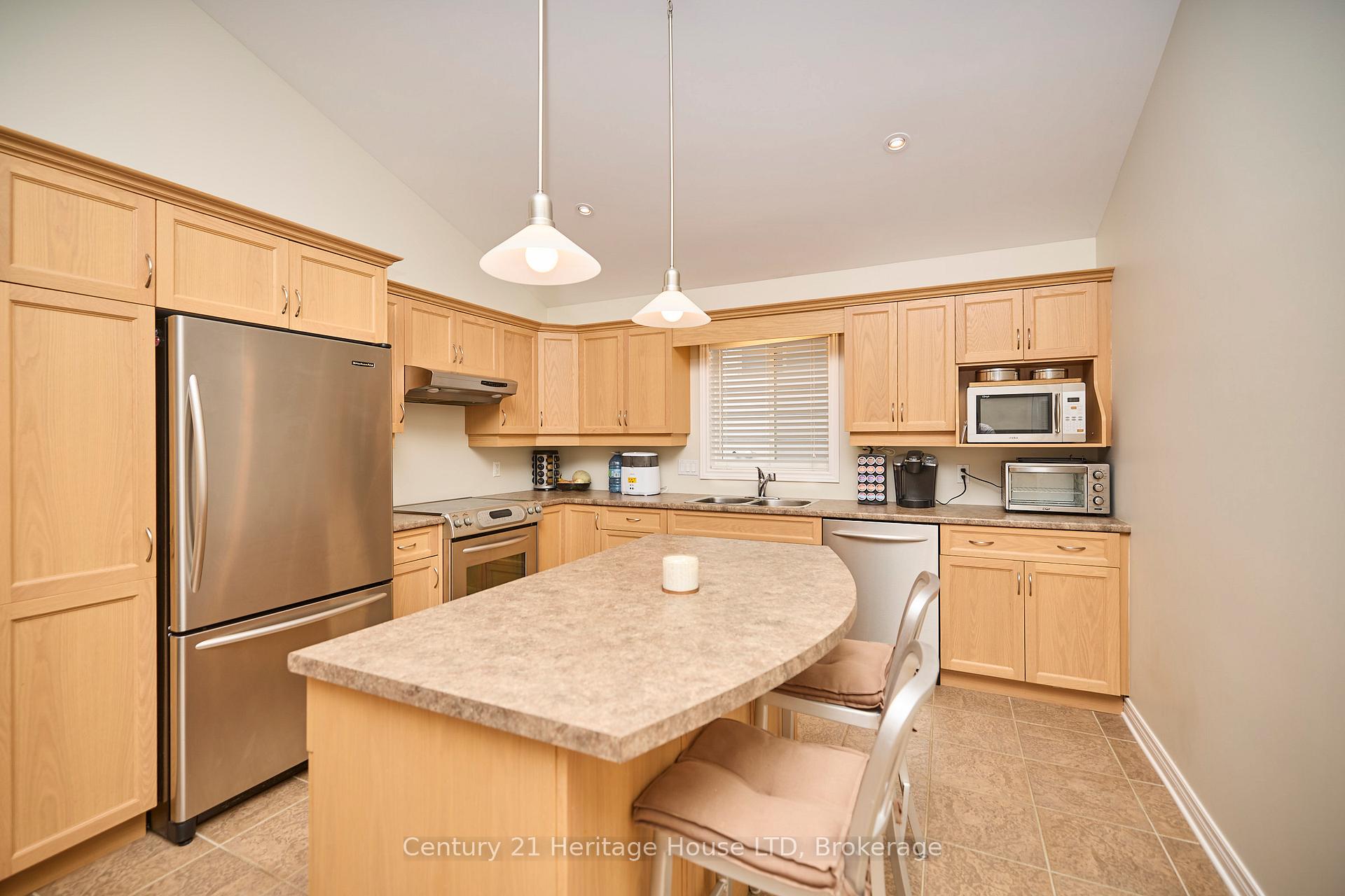 Photo 10 of 8 Arlene Street, St. Catharines, Rykert/Vansickle — HOMEH