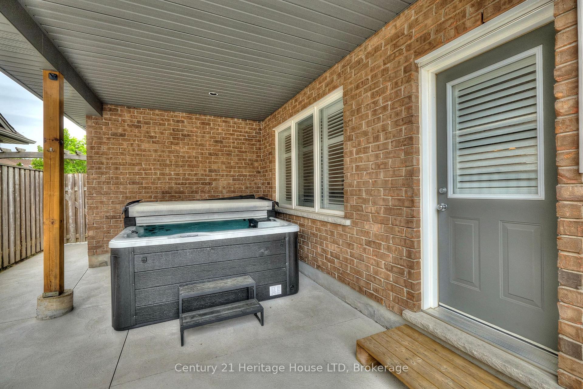 Photo 31 of 8 Arlene Street, St. Catharines, Rykert/Vansickle — HOMEH