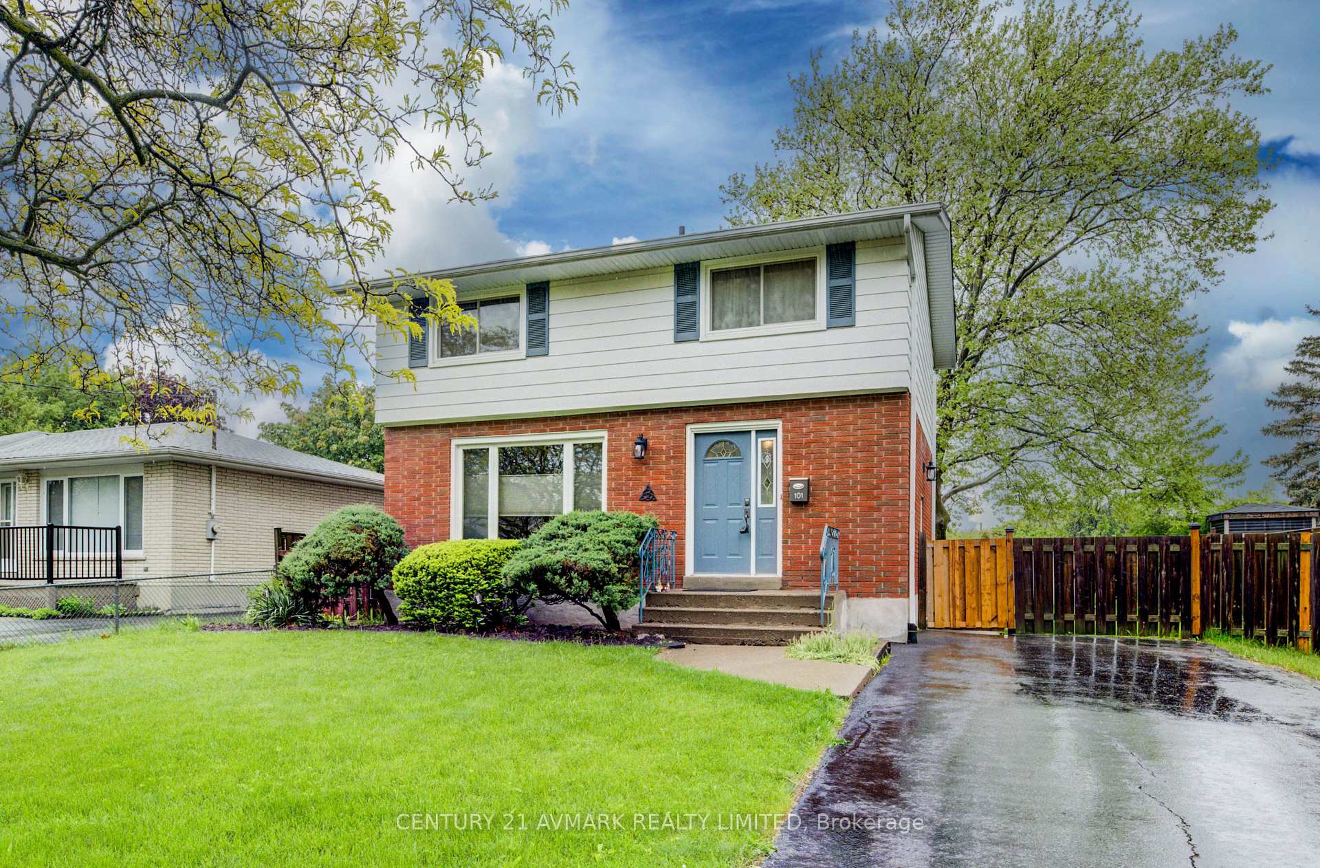 Photo 2 of 101 Meredith Drive, St. Catharines, Carlton/Bunting — HOMEH