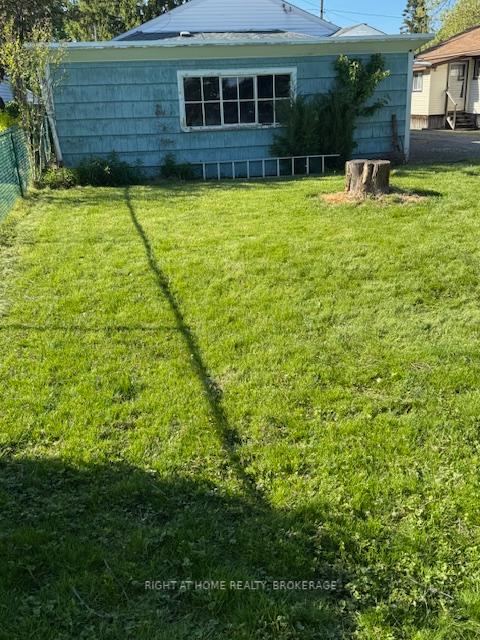 Photo 23 of 29 Henley Drive, St. Catharines, Martindale Pond — HOMEH