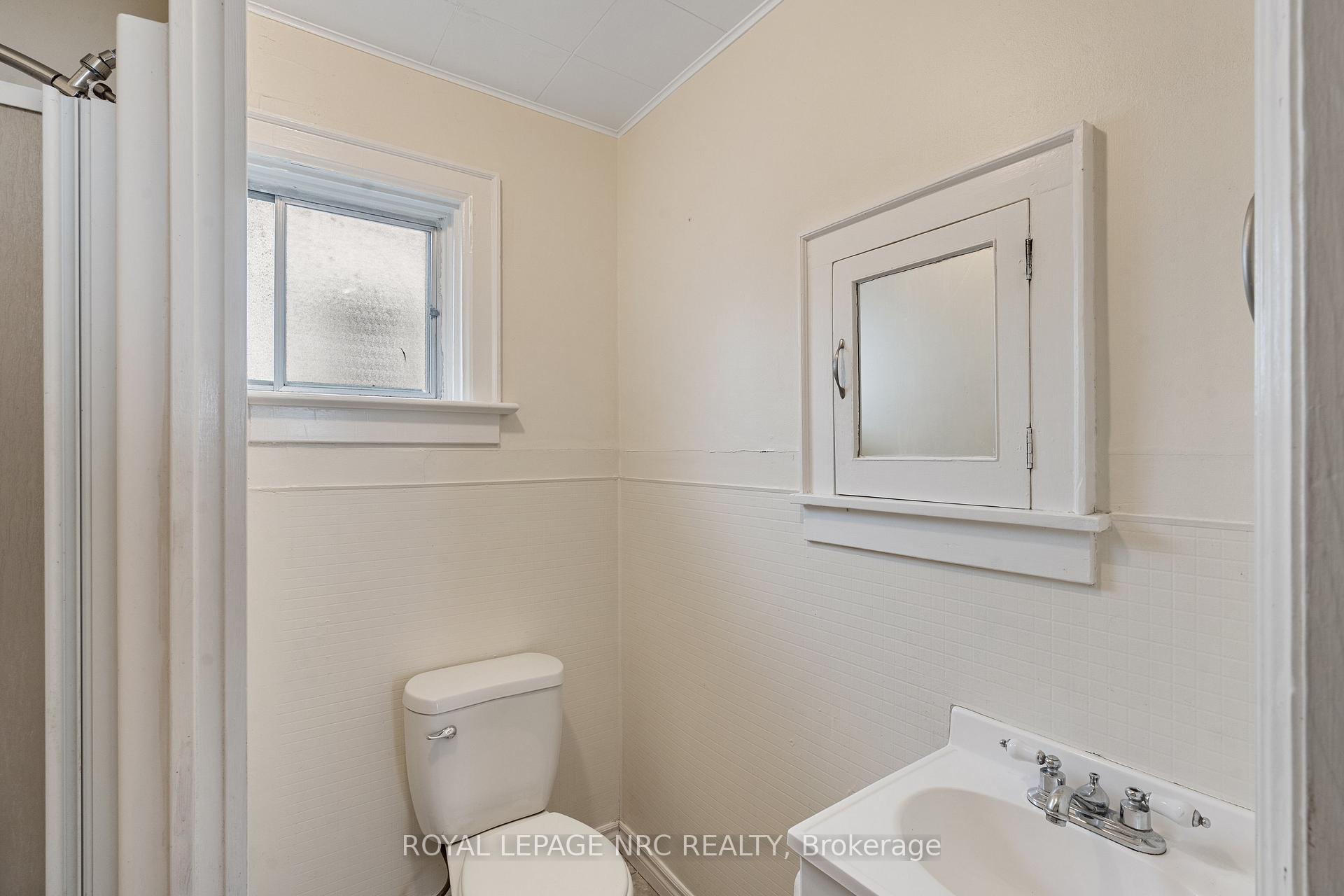 Photo 9 of 4 Moote Street, St. Catharines, Fairview — HOMEH