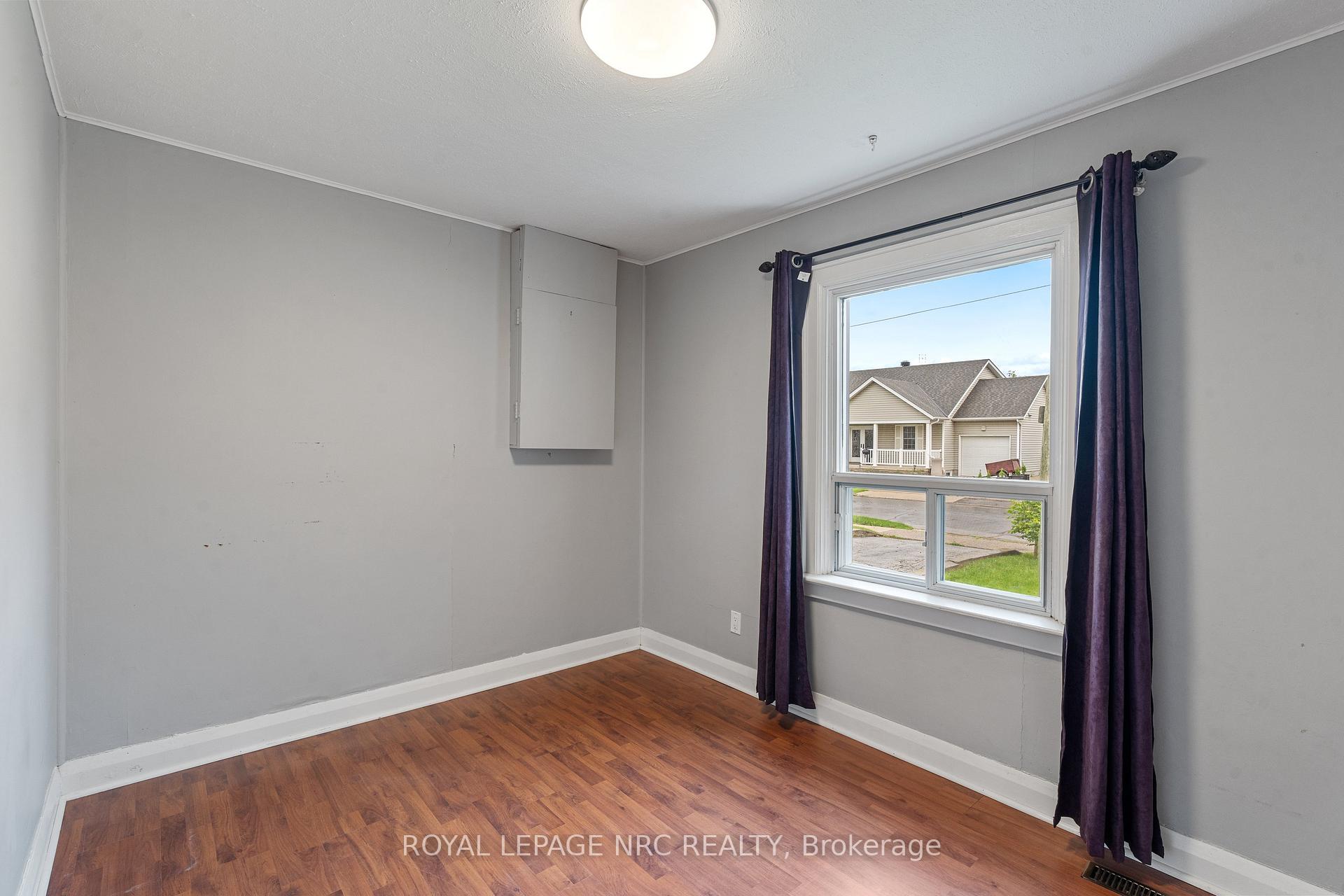 Photo 11 of 4 Moote Street, St. Catharines, Fairview — HOMEH