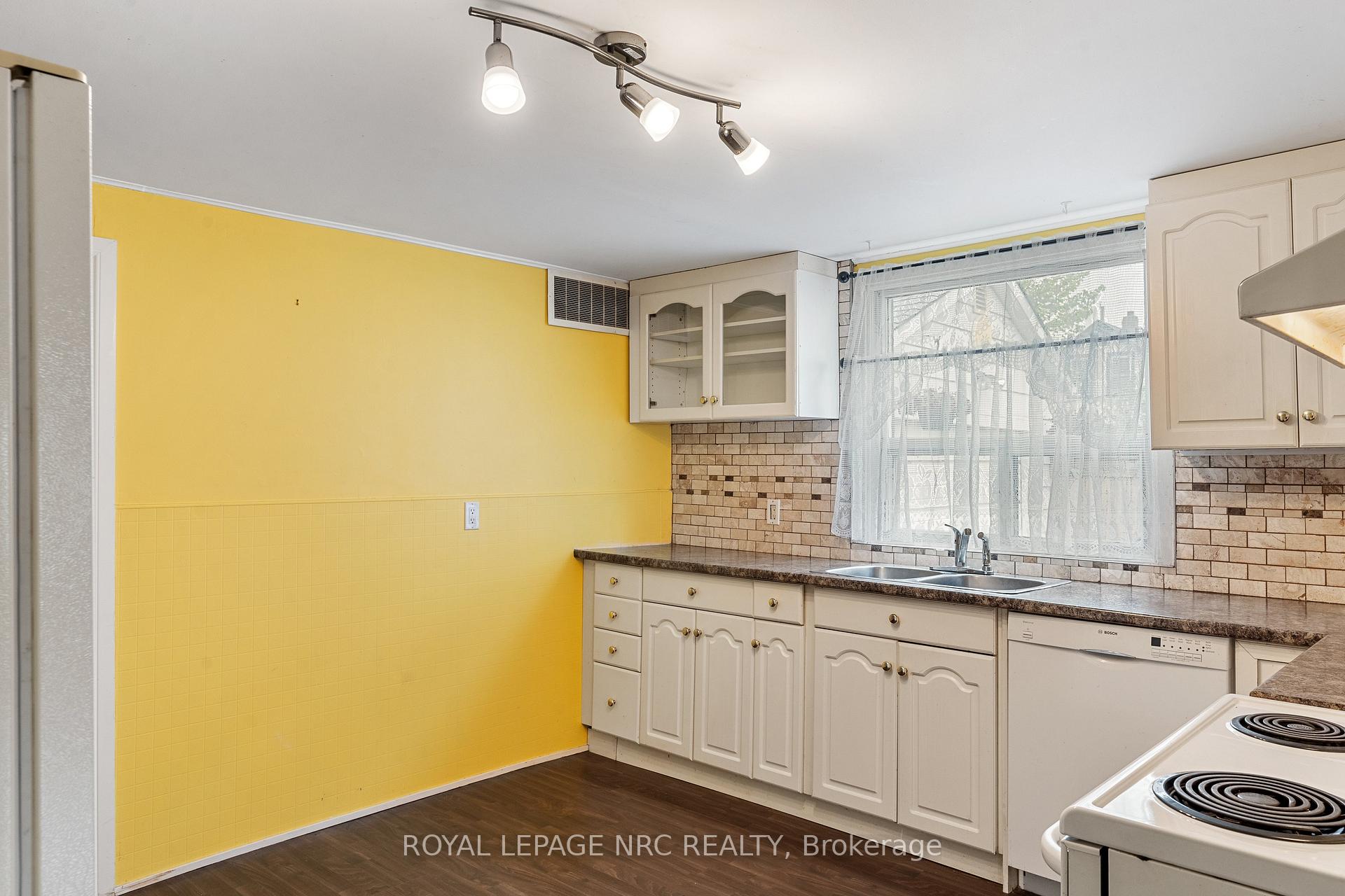 Photo 12 of 4 Moote Street, St. Catharines, Fairview — HOMEH