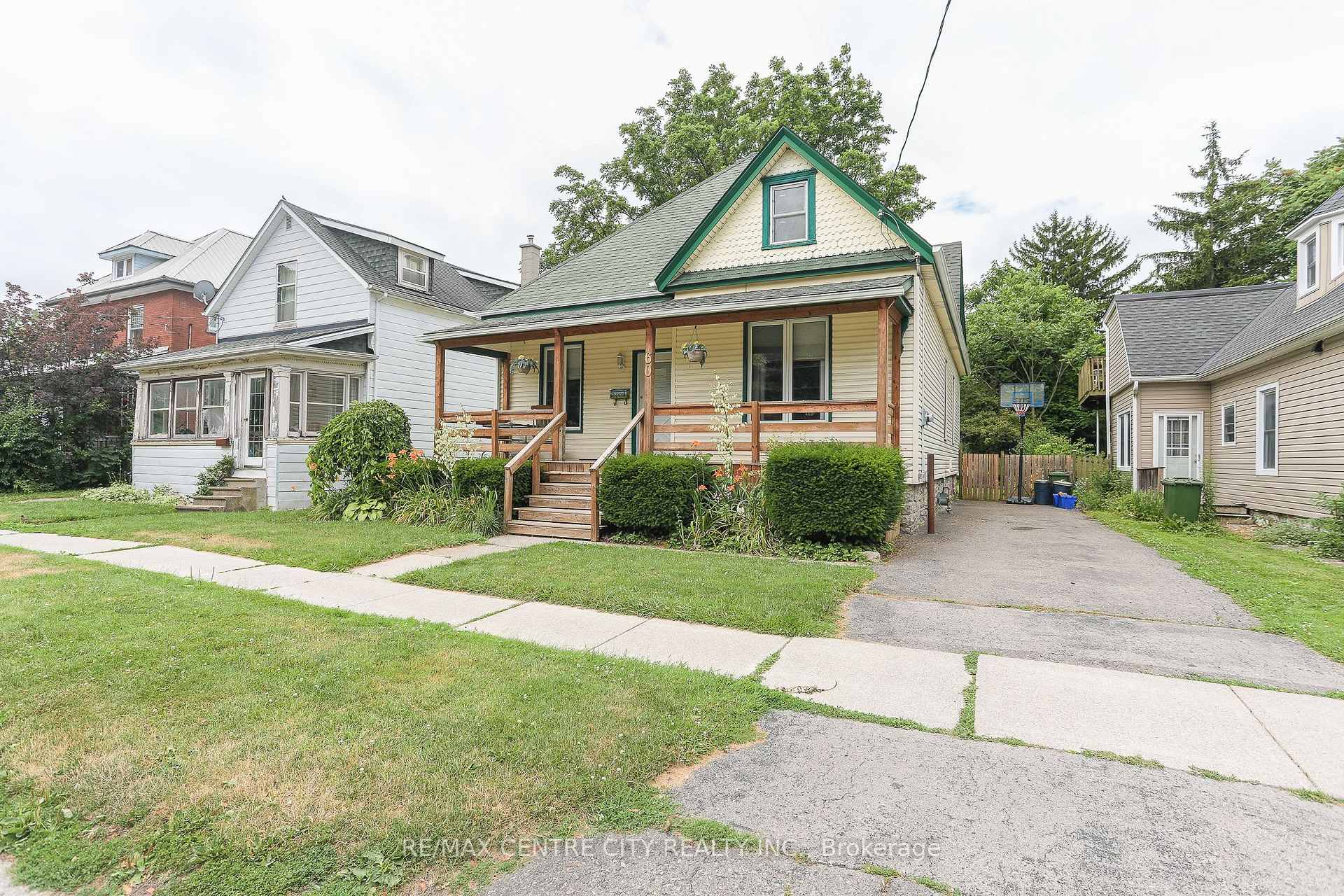 Photo 2 of 60 Alma Street, St. Thomas — HOMEH