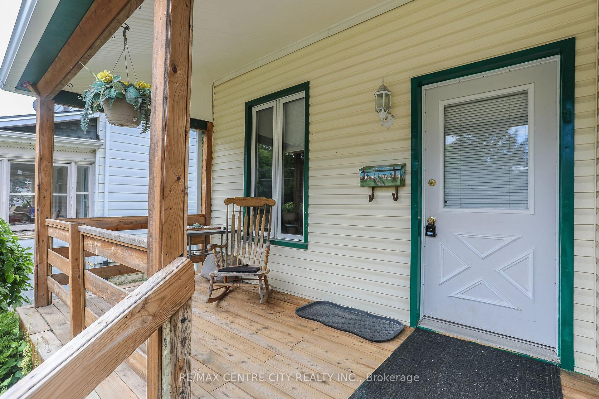 Photo 4 of 60 Alma Street, St. Thomas — HOMEH