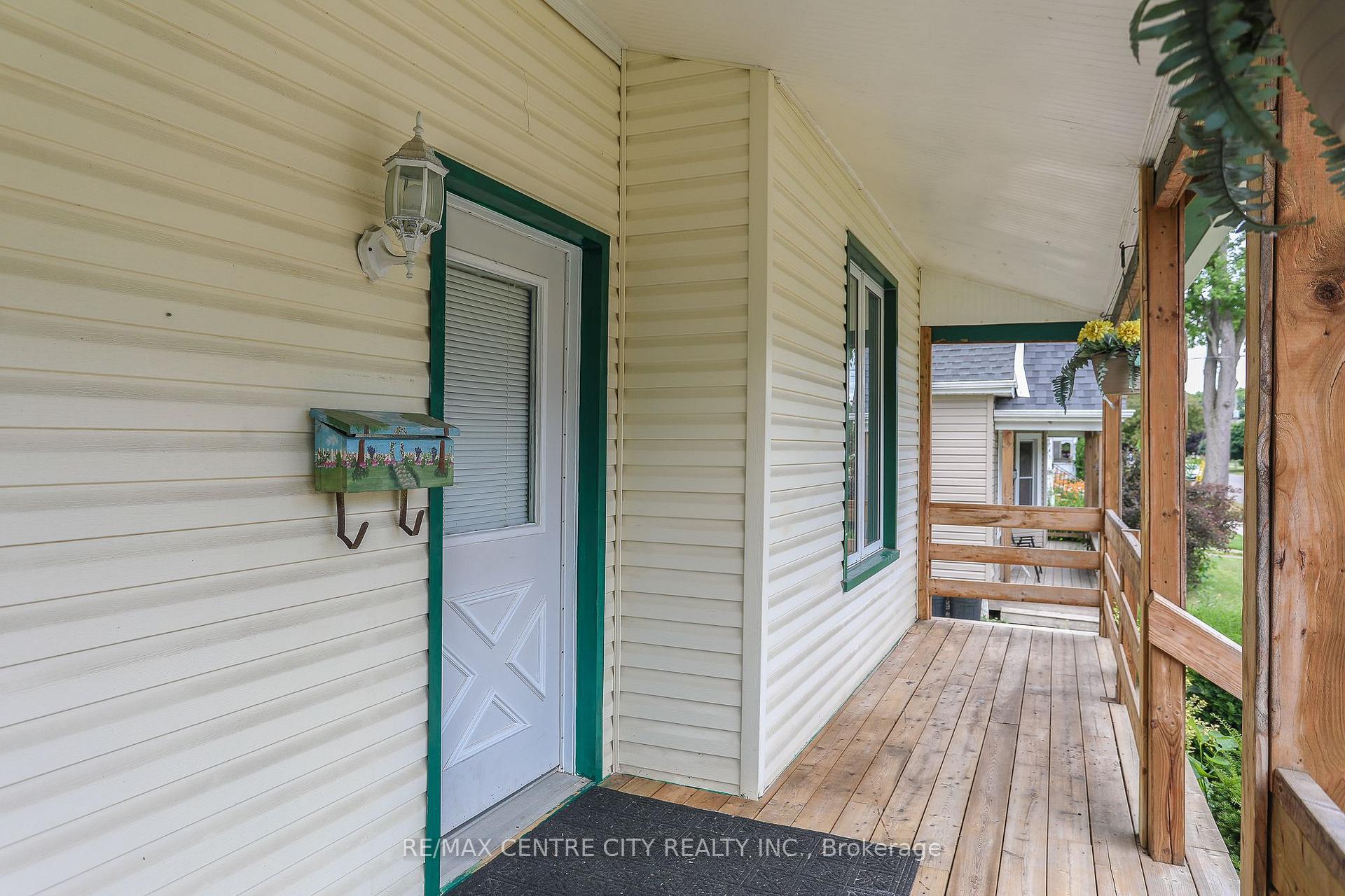 Photo 5 of 60 Alma Street, St. Thomas — HOMEH
