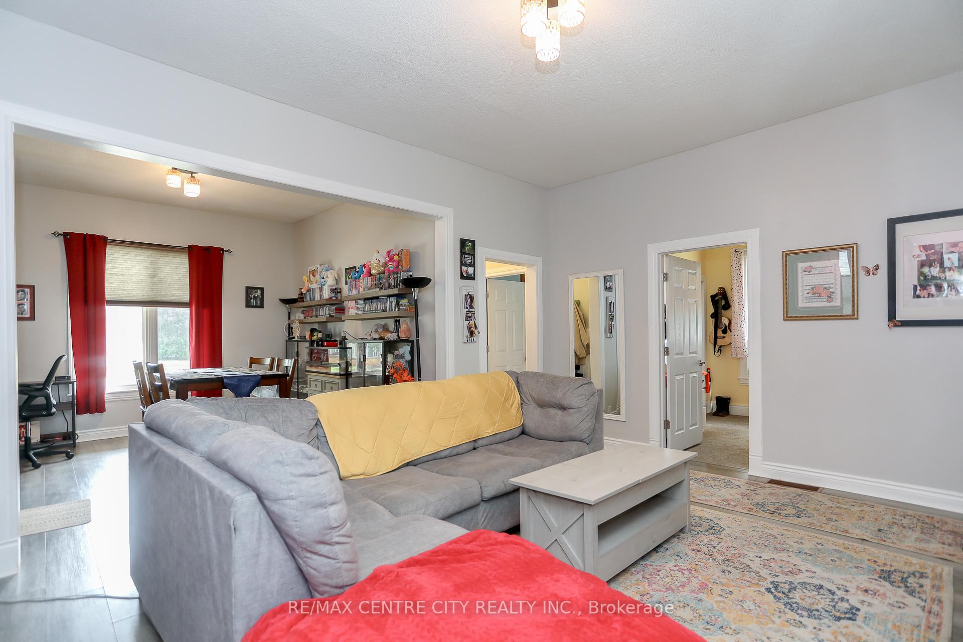 Photo 9 of 60 Alma Street, St. Thomas — HOMEH