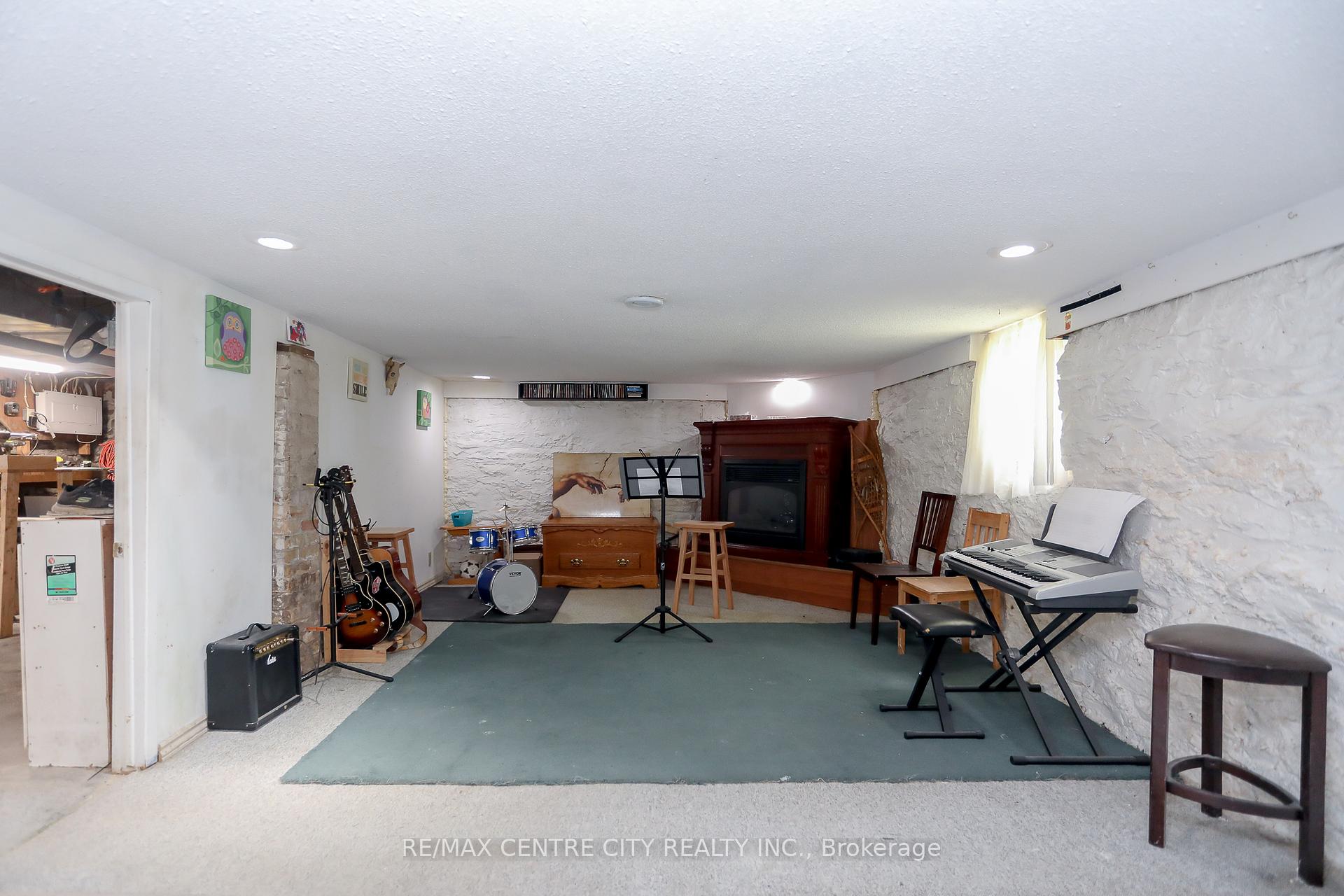 Photo 30 of 60 Alma Street, St. Thomas — HOMEH