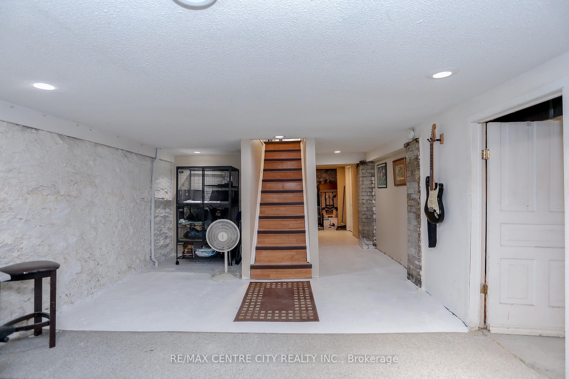 Photo 31 of 60 Alma Street, St. Thomas — HOMEH