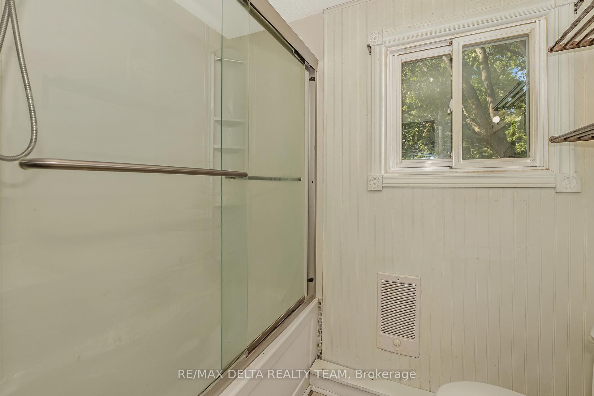 Photo 18 of 25 Fringewood Drive, Ottawa, Fringewood — HOMEH